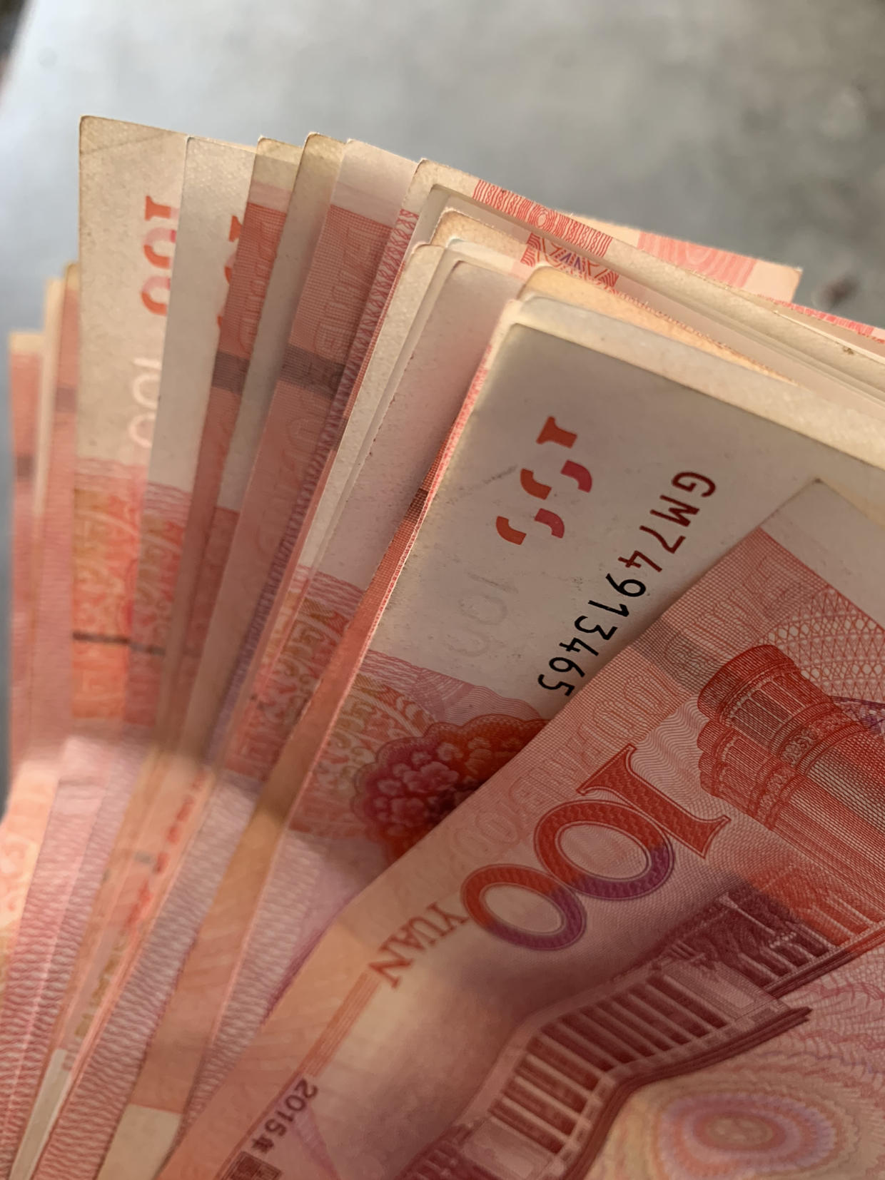 昨晚,隔壁居民拍响了我的门,询问是否能借一些资金