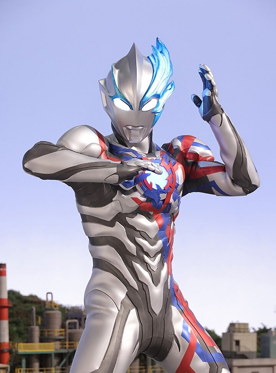 布莱泽奥特曼上映了,整体还是十分帅气的,头部的设计也是创意满满.