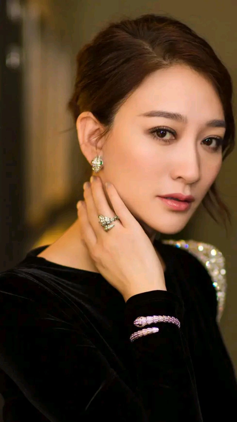 《每日一星》气质女星李小冉气质依然那么好,身材也是那么傲人