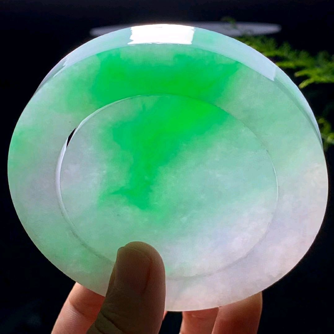 冰飘阳绿翡翠手镯