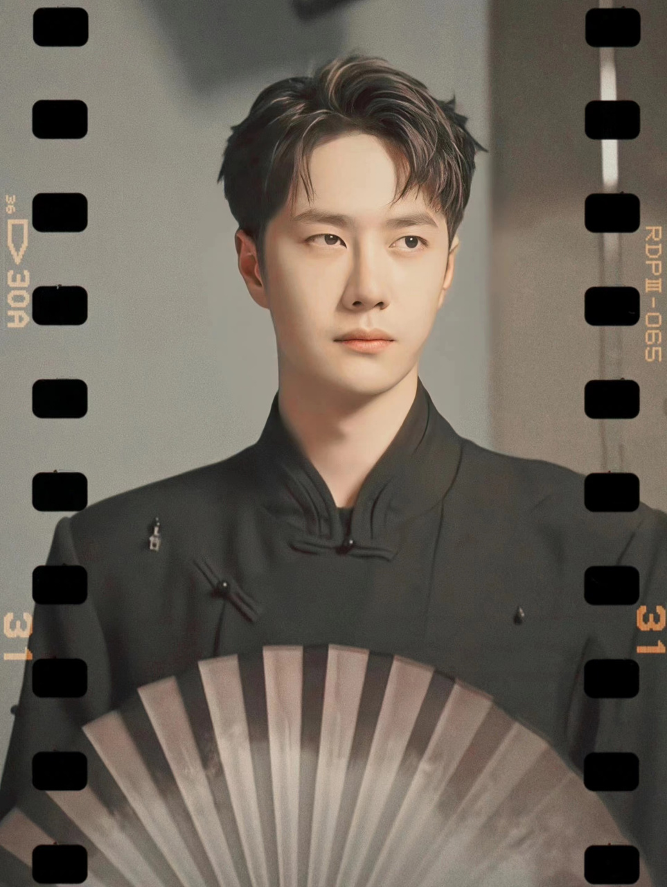 近期的广告拍摄 中式唐装也很配 #王一博