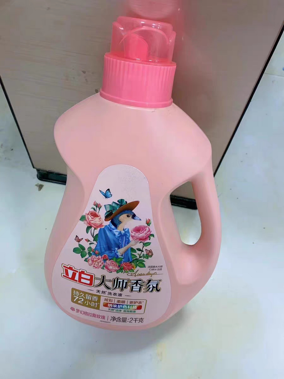 立白大师香氛洗衣液,它用天然对衣服环境很友好的原料,法国香水大师