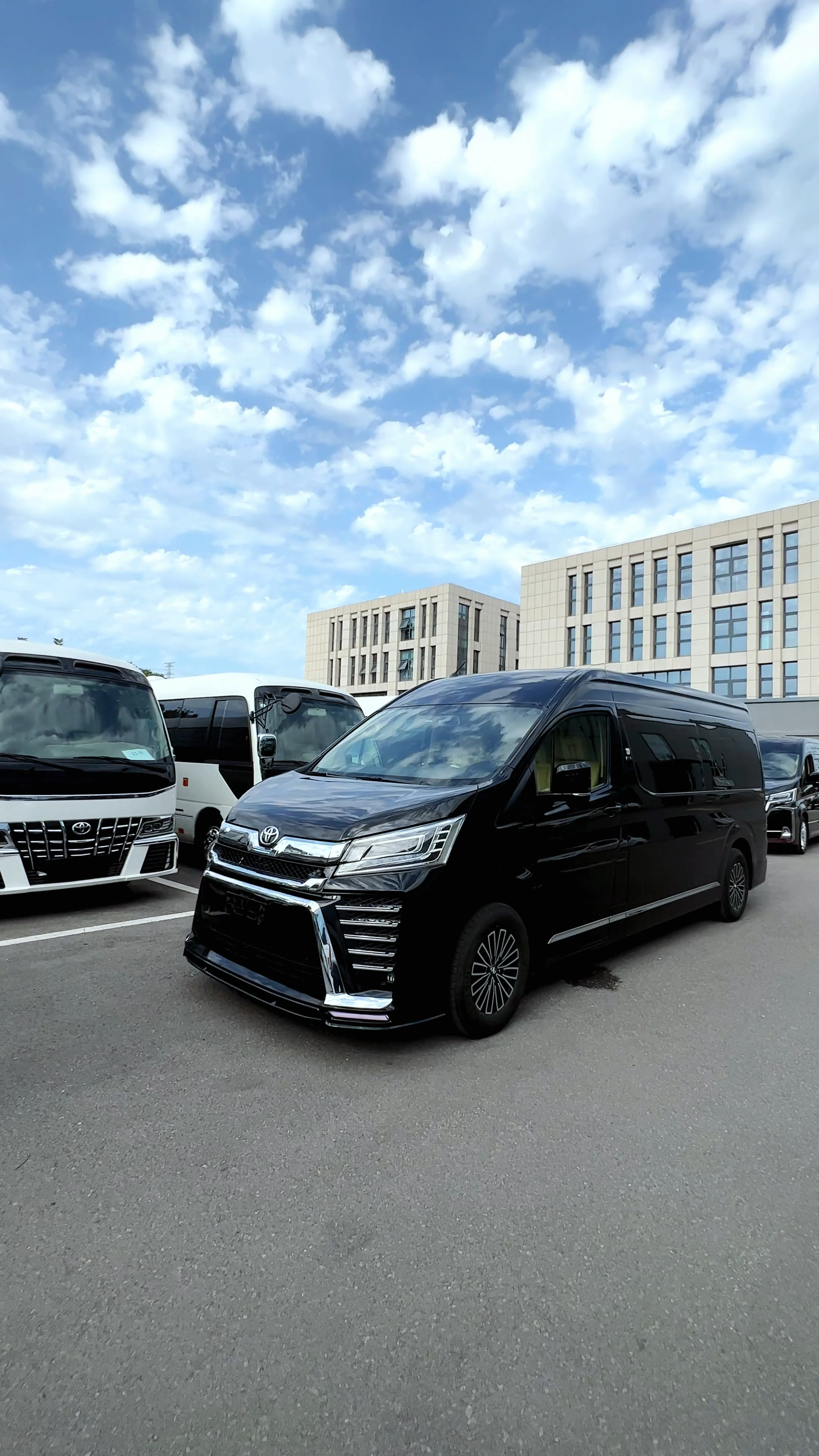 丰田海狮黑色七座全隔断,公司接待,家庭旅游,商务礼宾车!-度小视