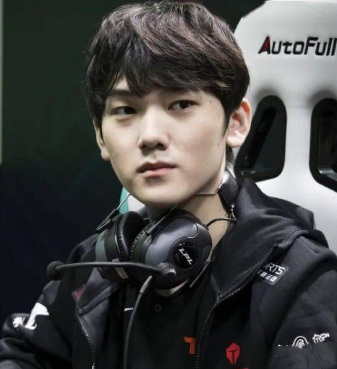 jackeylove登上了高中作文素材~还具体分析了人物背景