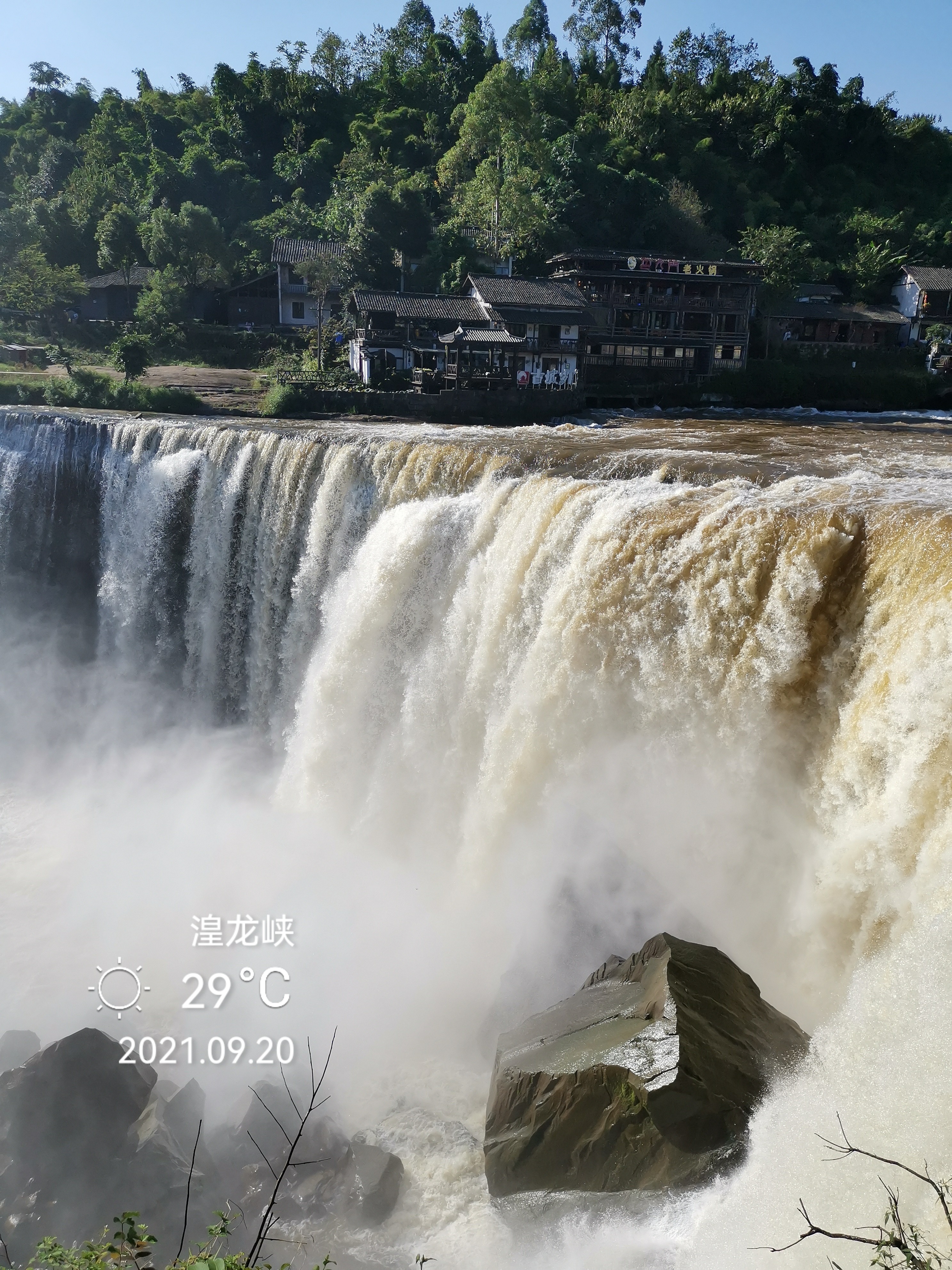 湟龙峡大瀑布图片