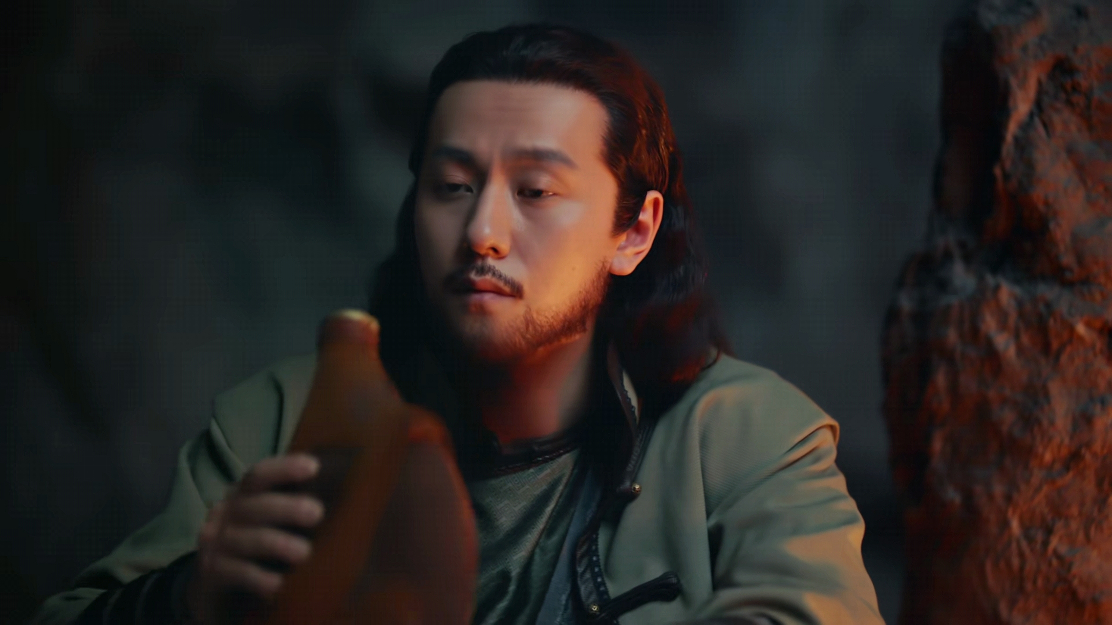 《飞狐外传》结局:苗人凤怒杀田归农后,为掩护众人逃走,被火器营乱枪