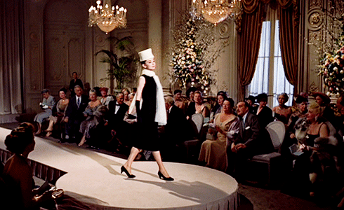 《甜姐儿》14套服饰欣赏:土妞变超模,看奥黛丽·赫本惊艳换装