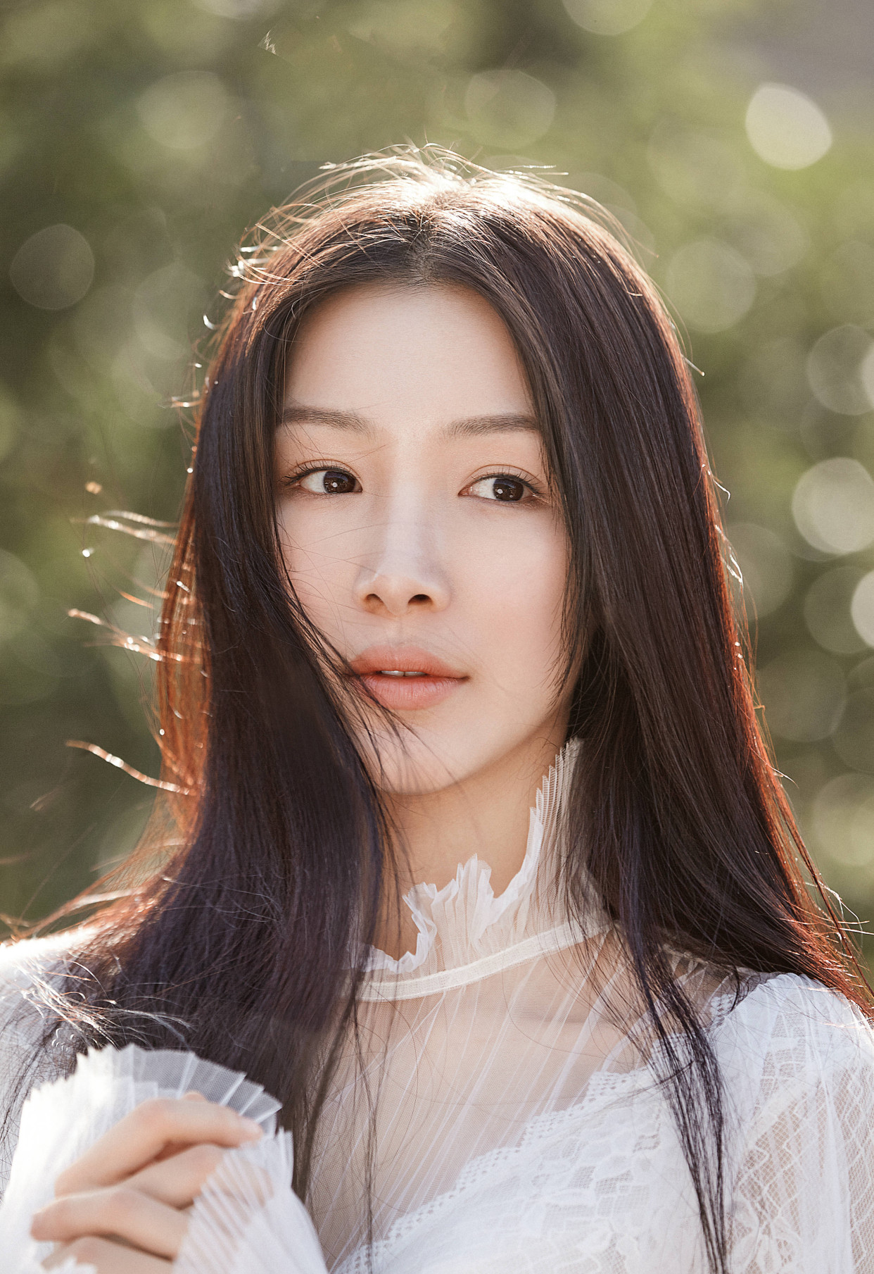 青年女演员张楠:清新脱俗,美丽动人