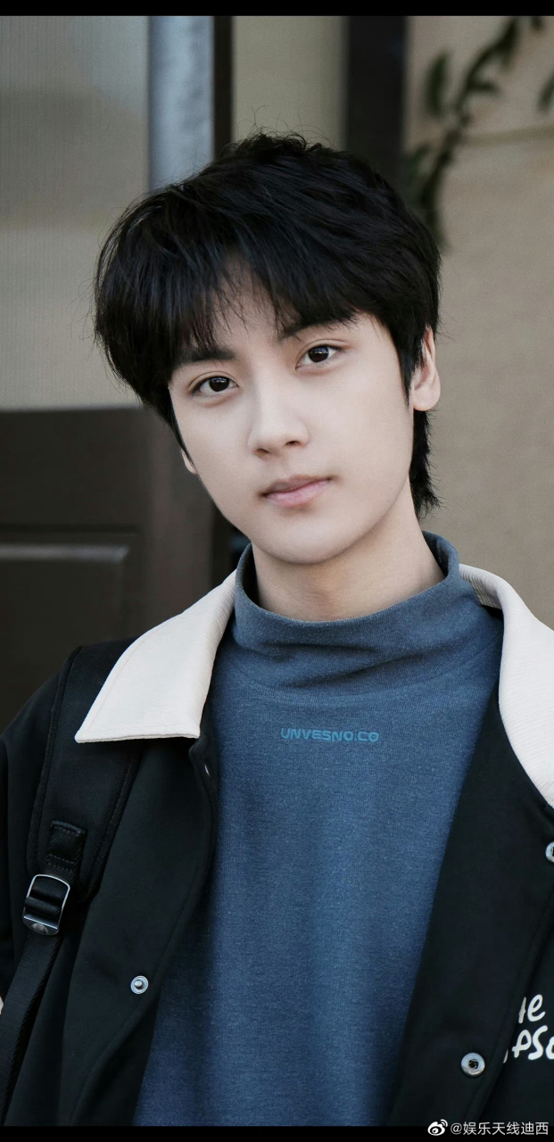 边程很帅呀,是不是现偶可以安排上了?