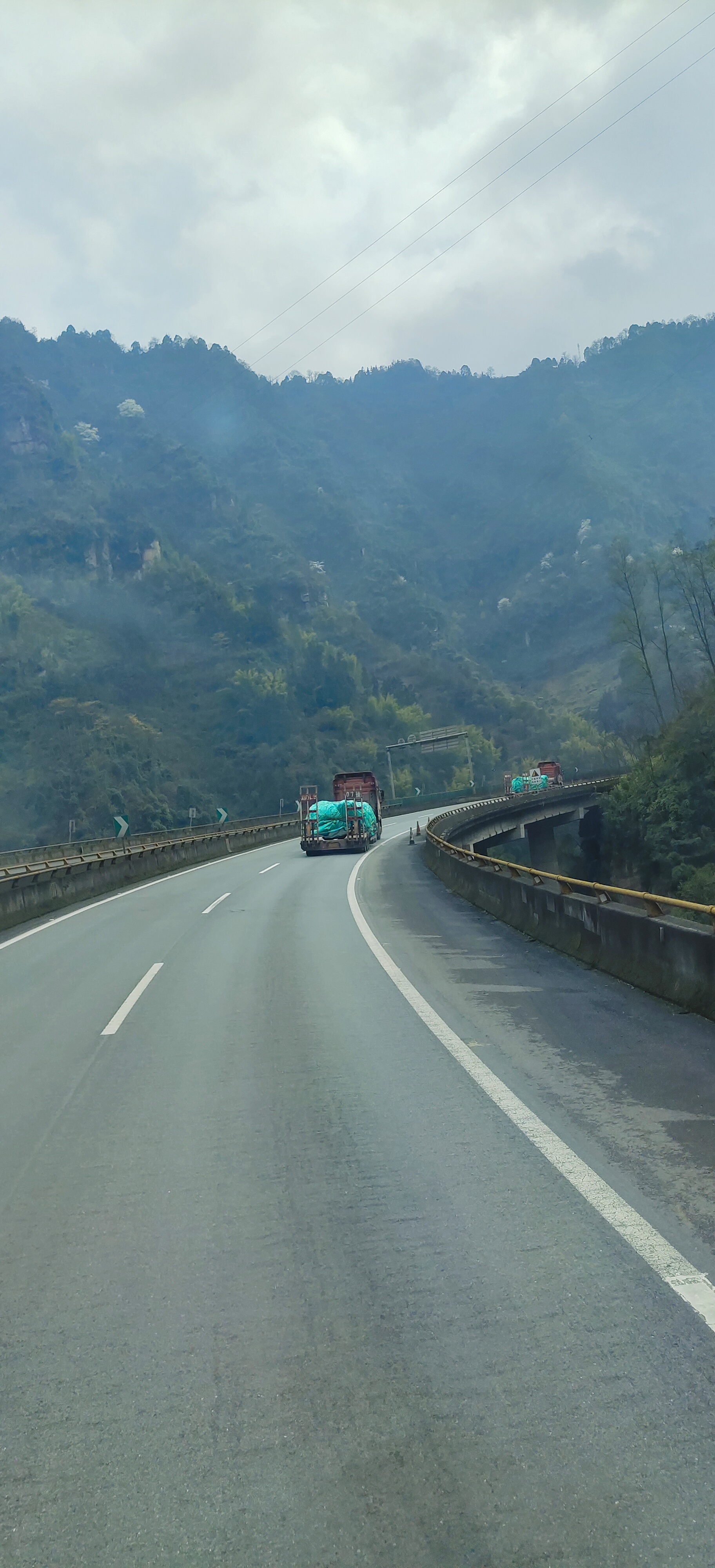 高速路风景开车图片