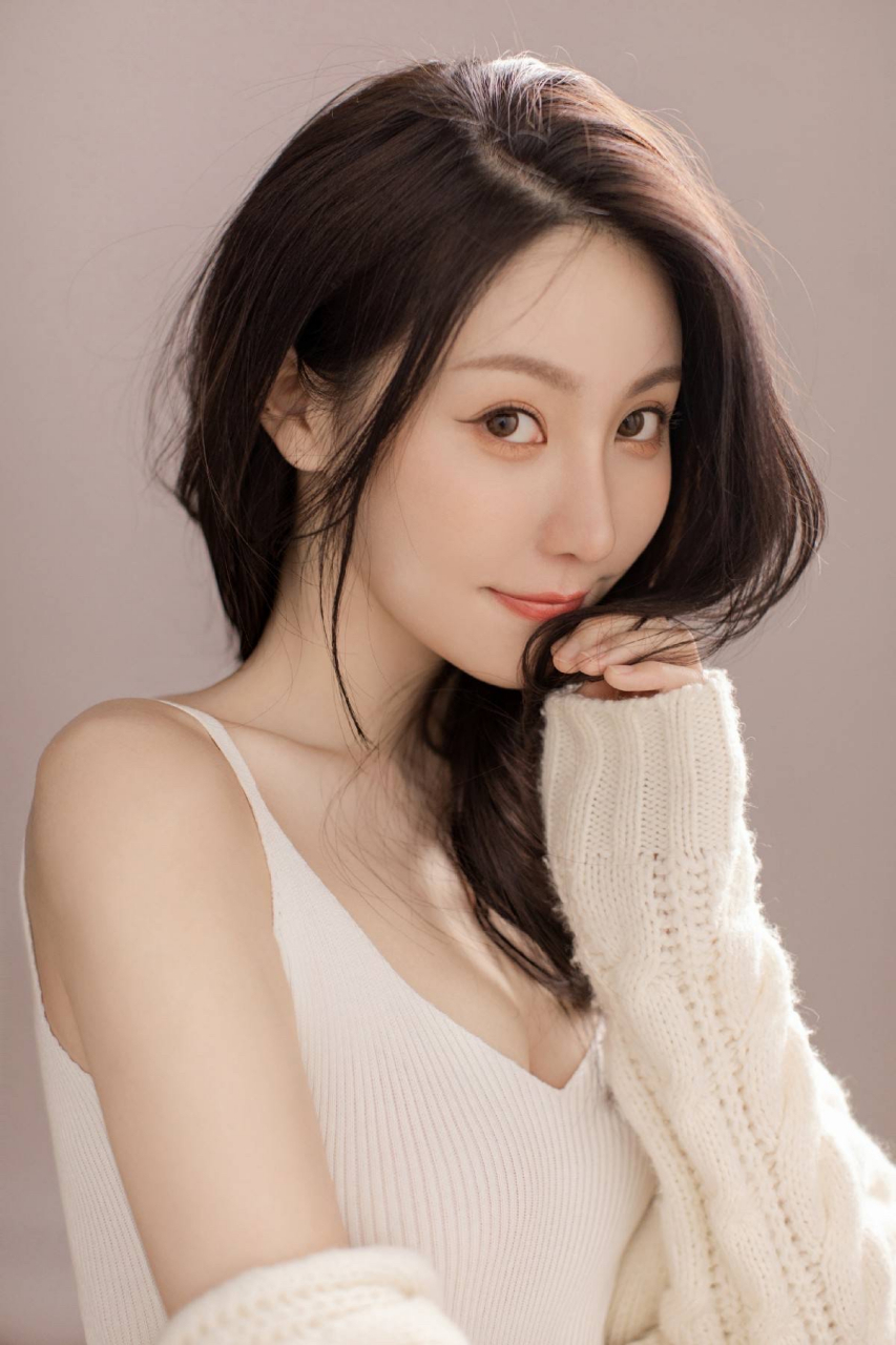 1994年5月12日出生于吉林省,毕业于北京电影学院,中国内地影视女演员