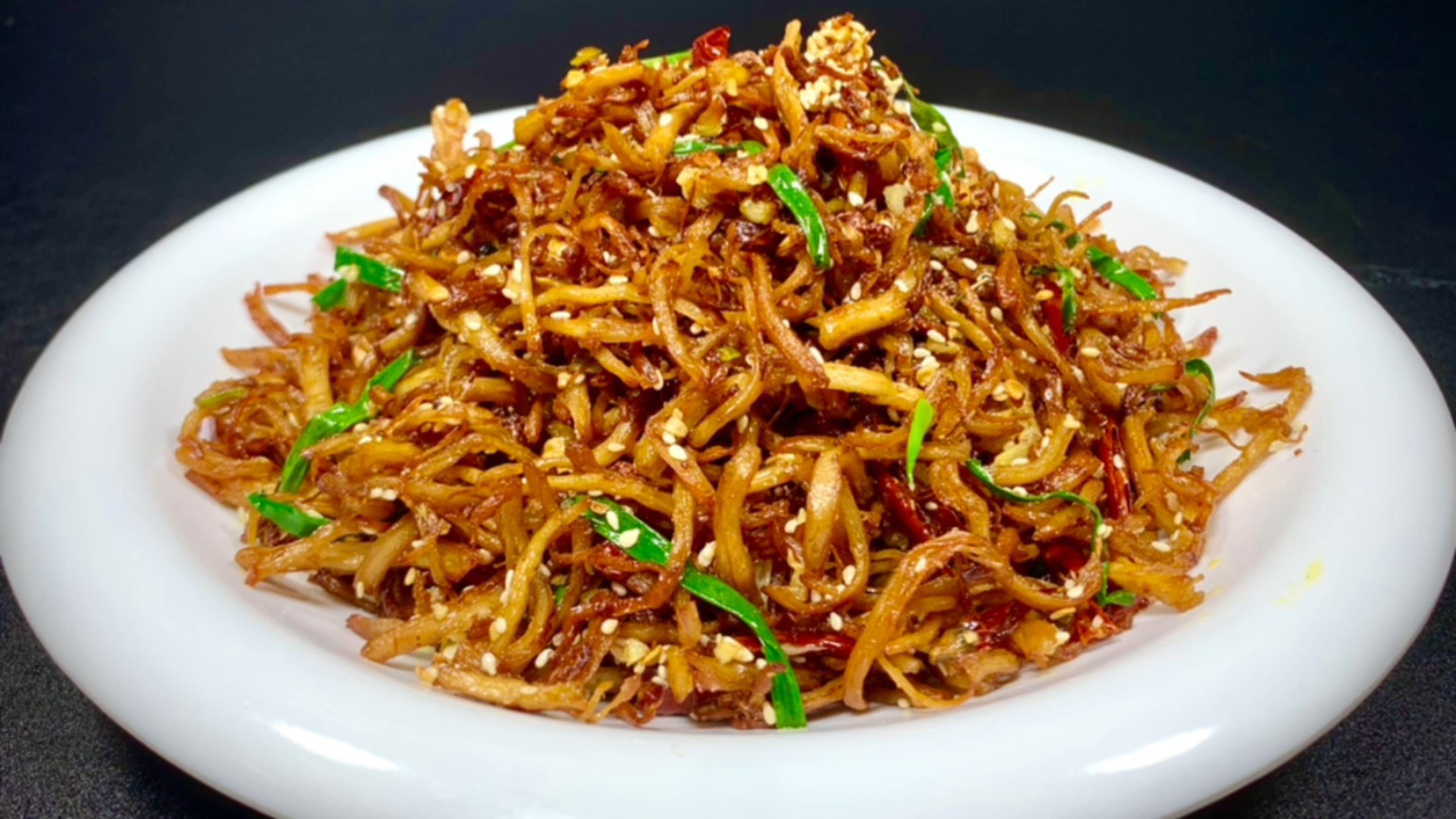比牛肉干还好吃的麻辣鸡丝,麻辣酥脆越嚼越香,几块钱能做一大碗
