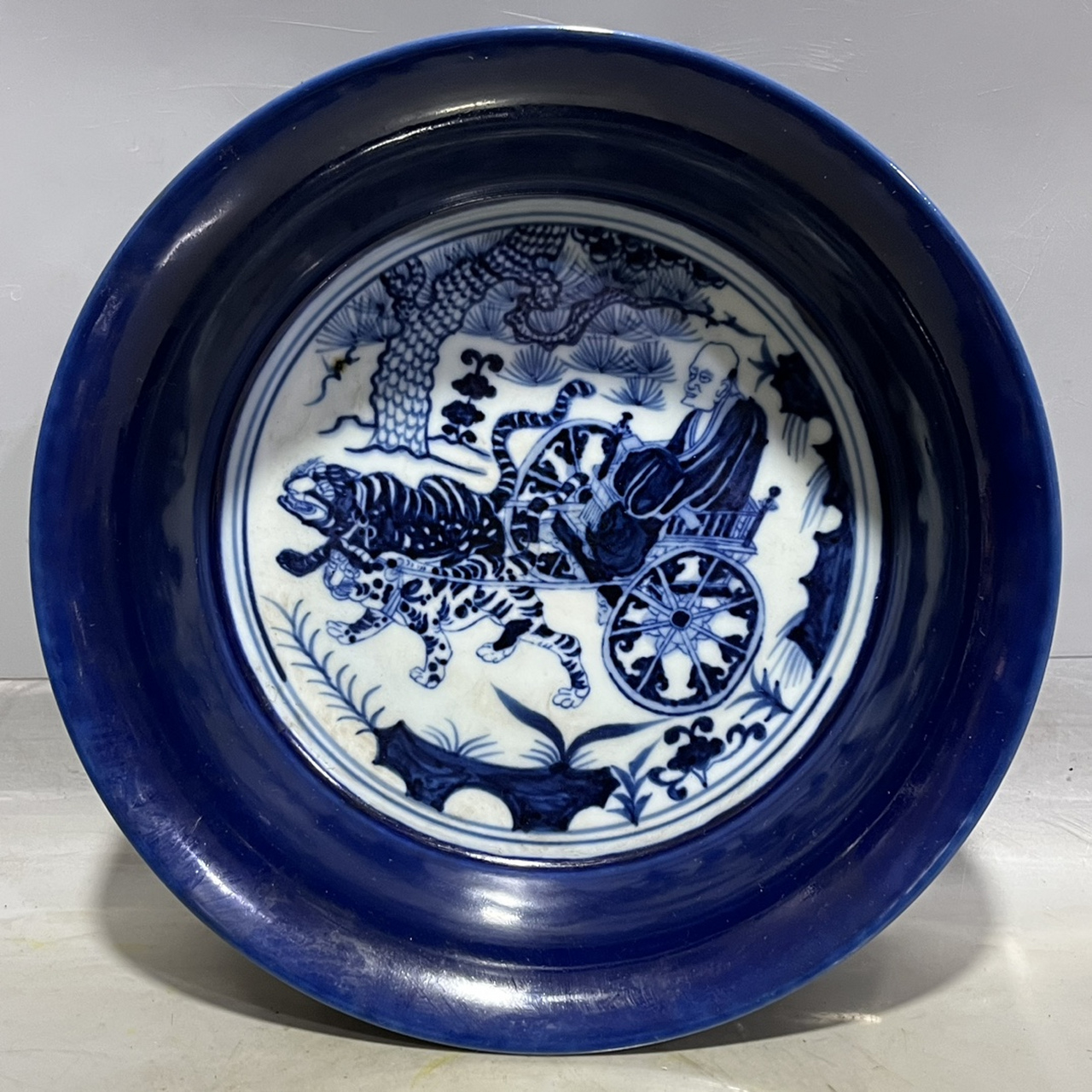 大明宣德年制,霁蓝釉,手绘青花折腰盘