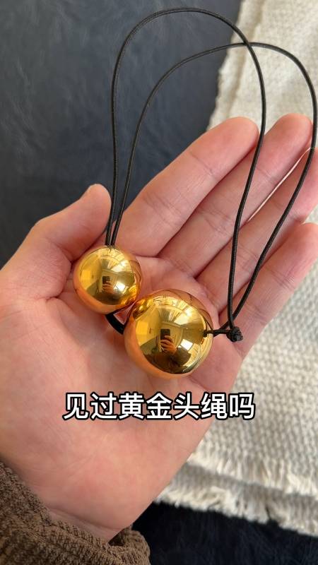 什么家庭条件,用黄金皮筋扎头发-度小视