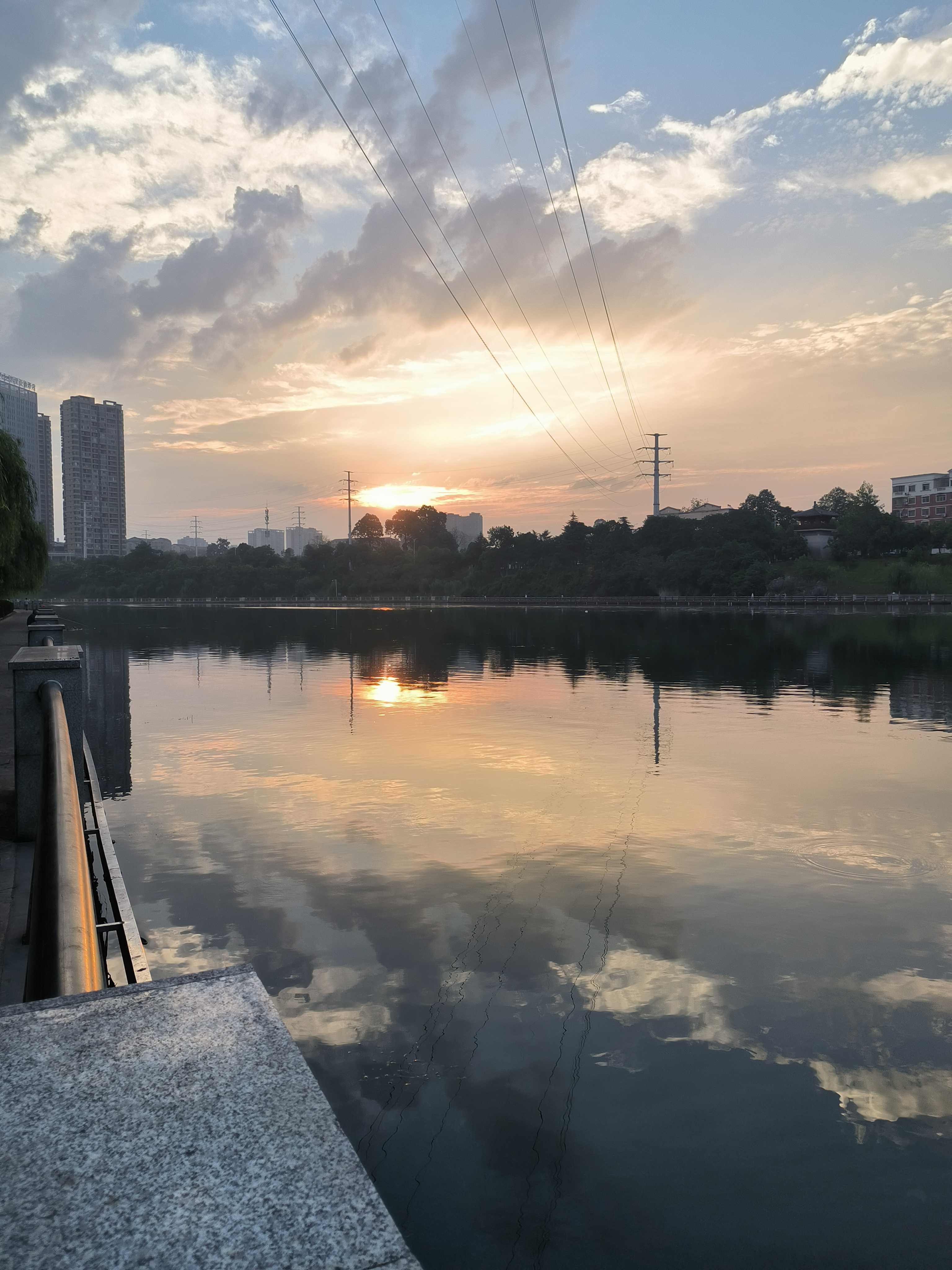 怀化市"舞水河"两岸