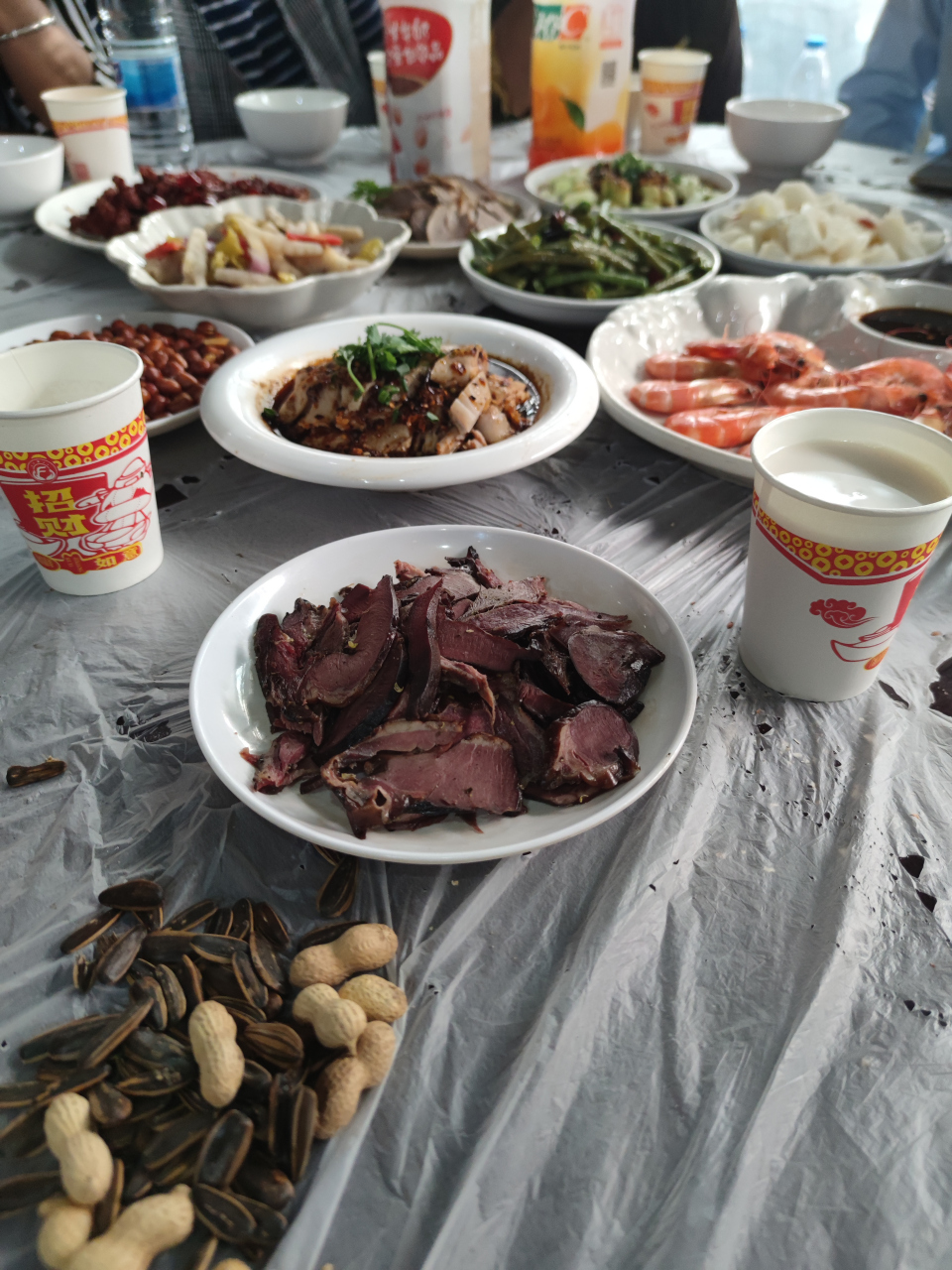 川渝地区坝坝席基本上都是全家都去,吃三天.