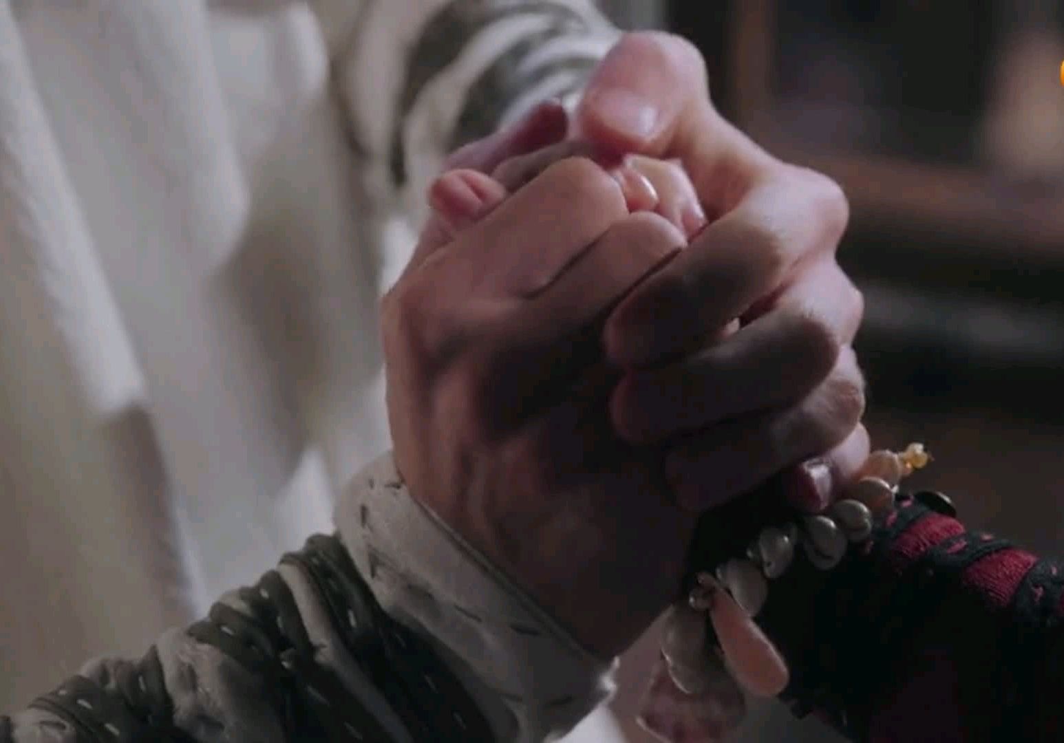 周翡主动献吻,谢允抬头暗藏情愫,王一博好会演,让人心动又共情