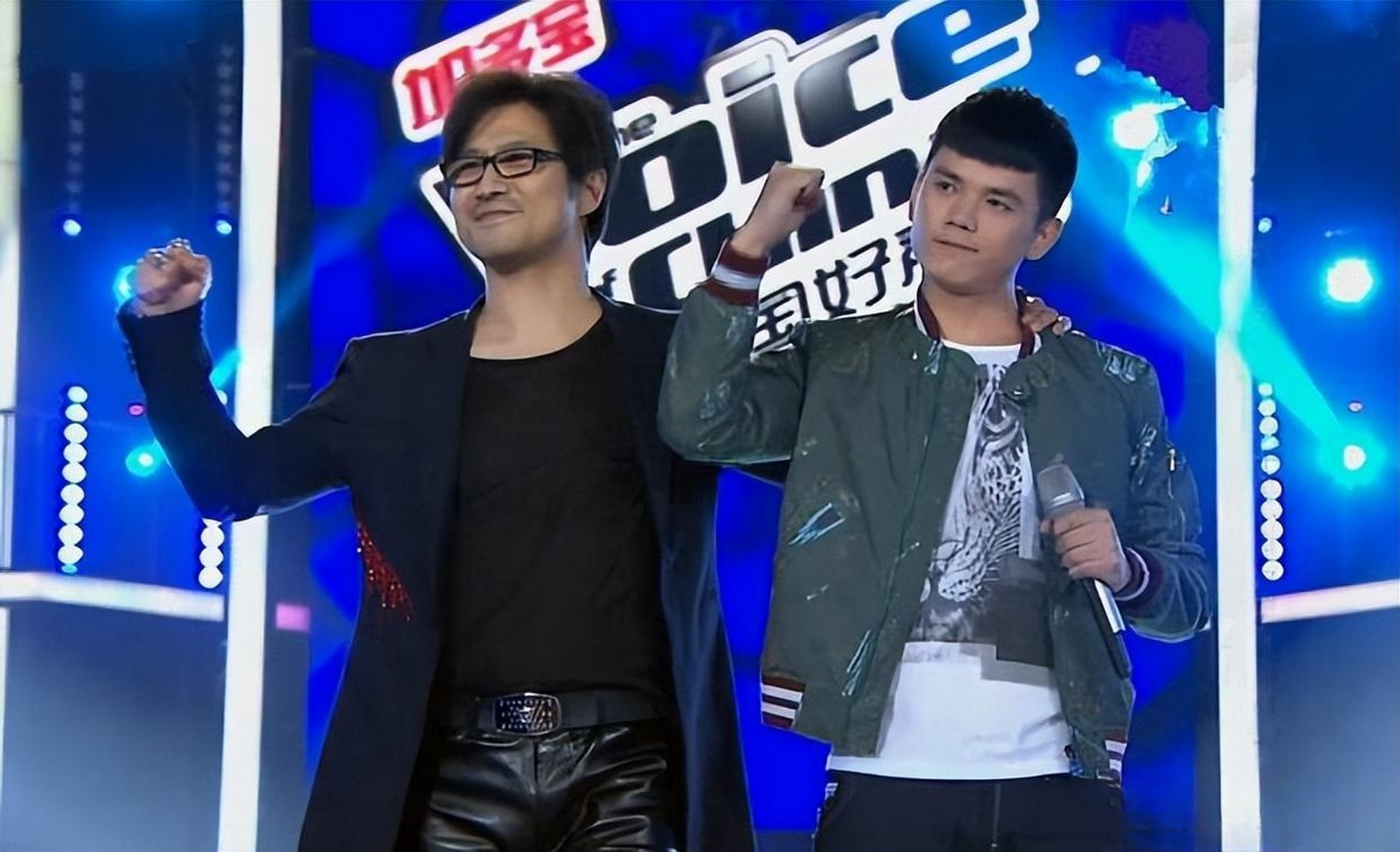 最喜欢张恒远唱的《夜空中最亮的星》,虽然不是原唱,但还是最喜欢听他