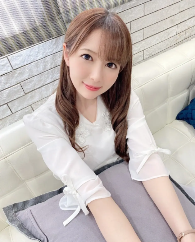 最新八卦 第18期 岬奈奈美(治愈美仙子)肤白靓丽细嫩大长腿诱人
