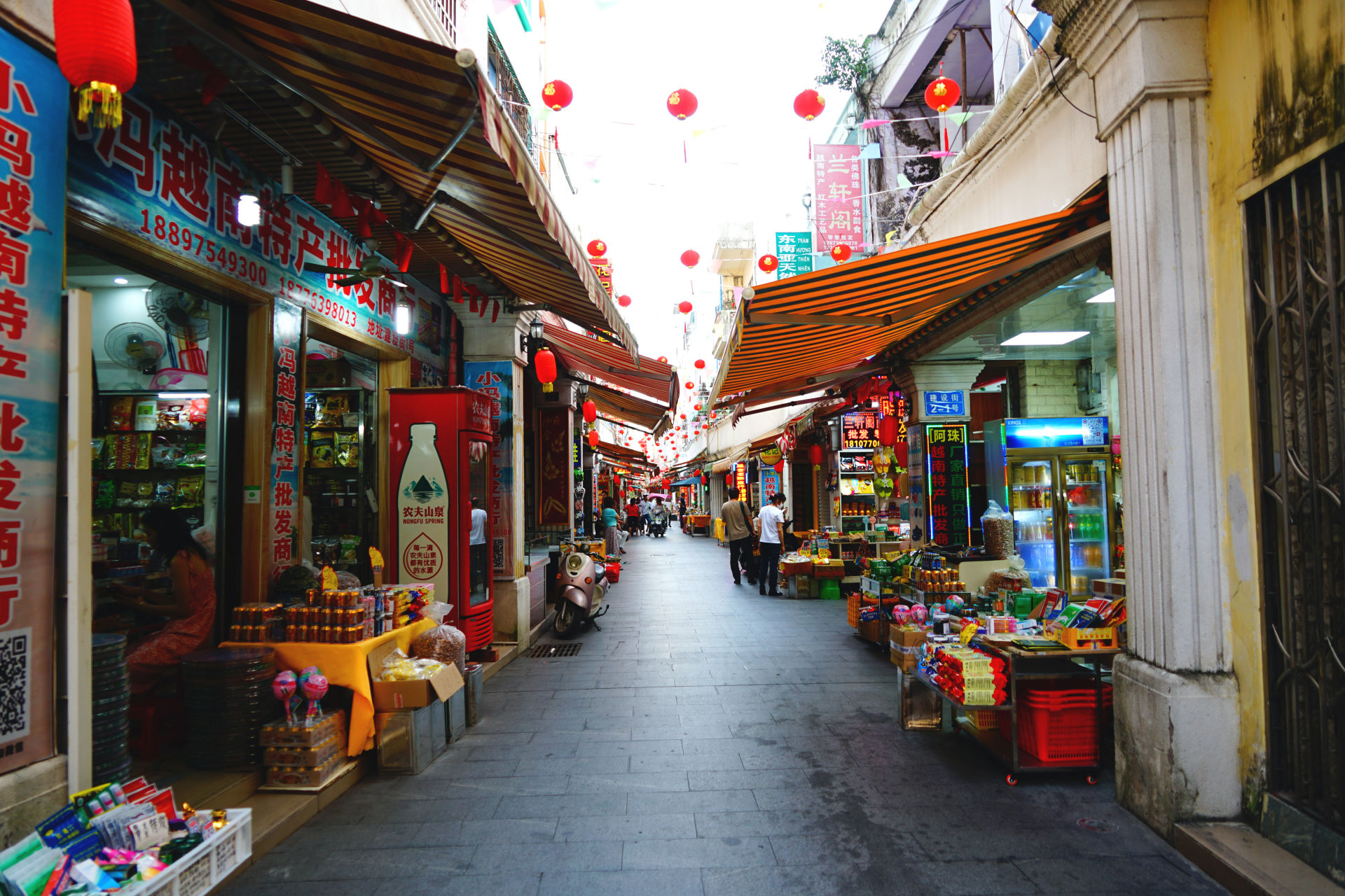 九月动态激励计划# 东兴越南一条街  越南街就在东兴口岸的桥下姨条