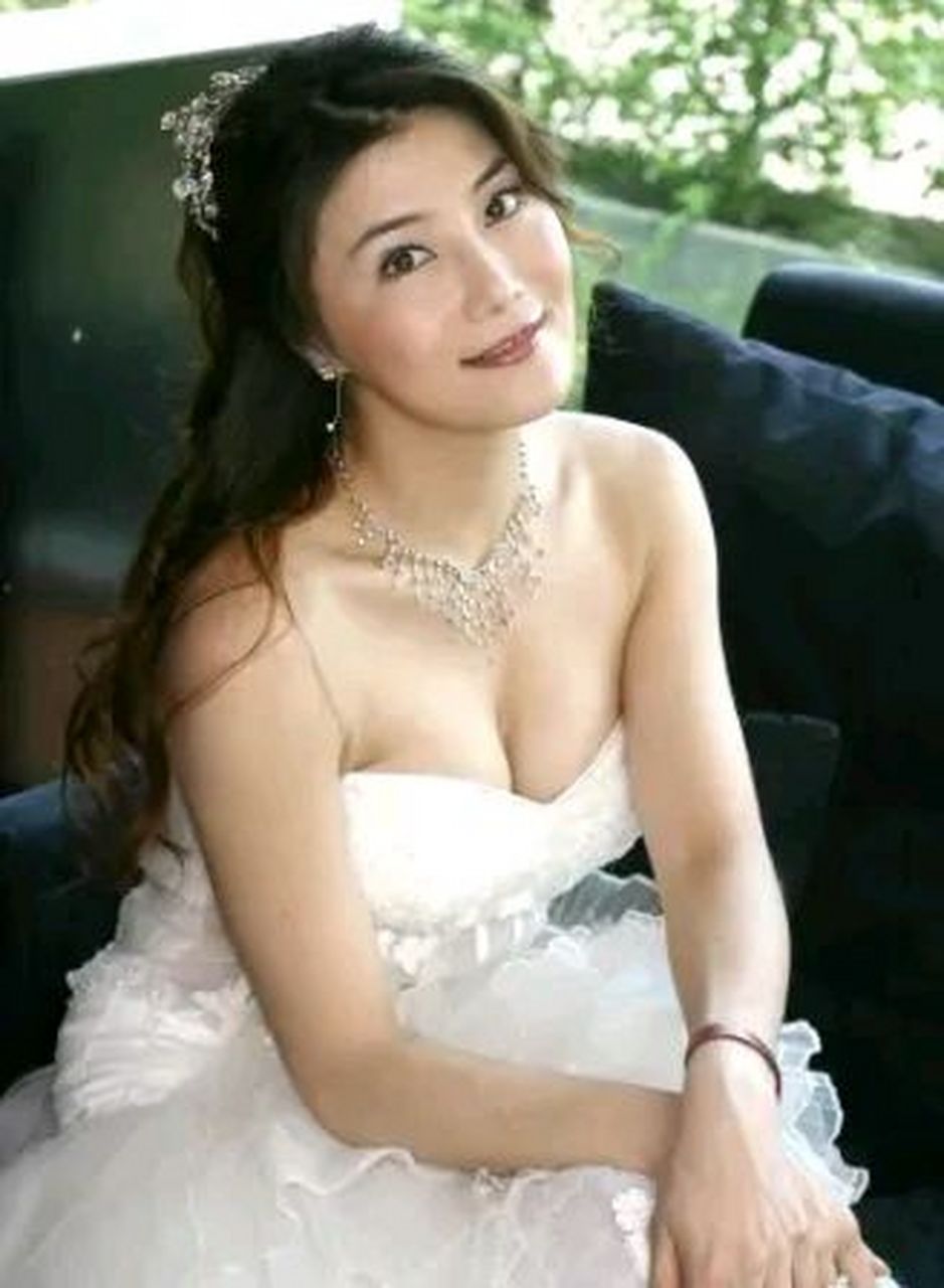 功夫女神,如今50岁依旧很美.