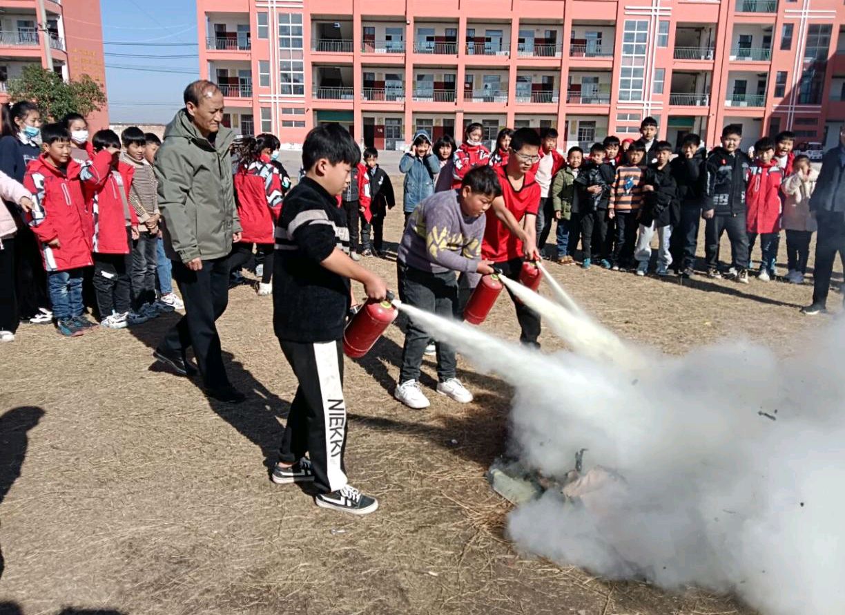 太和县洪山镇中小学校举行消防安全系列活动