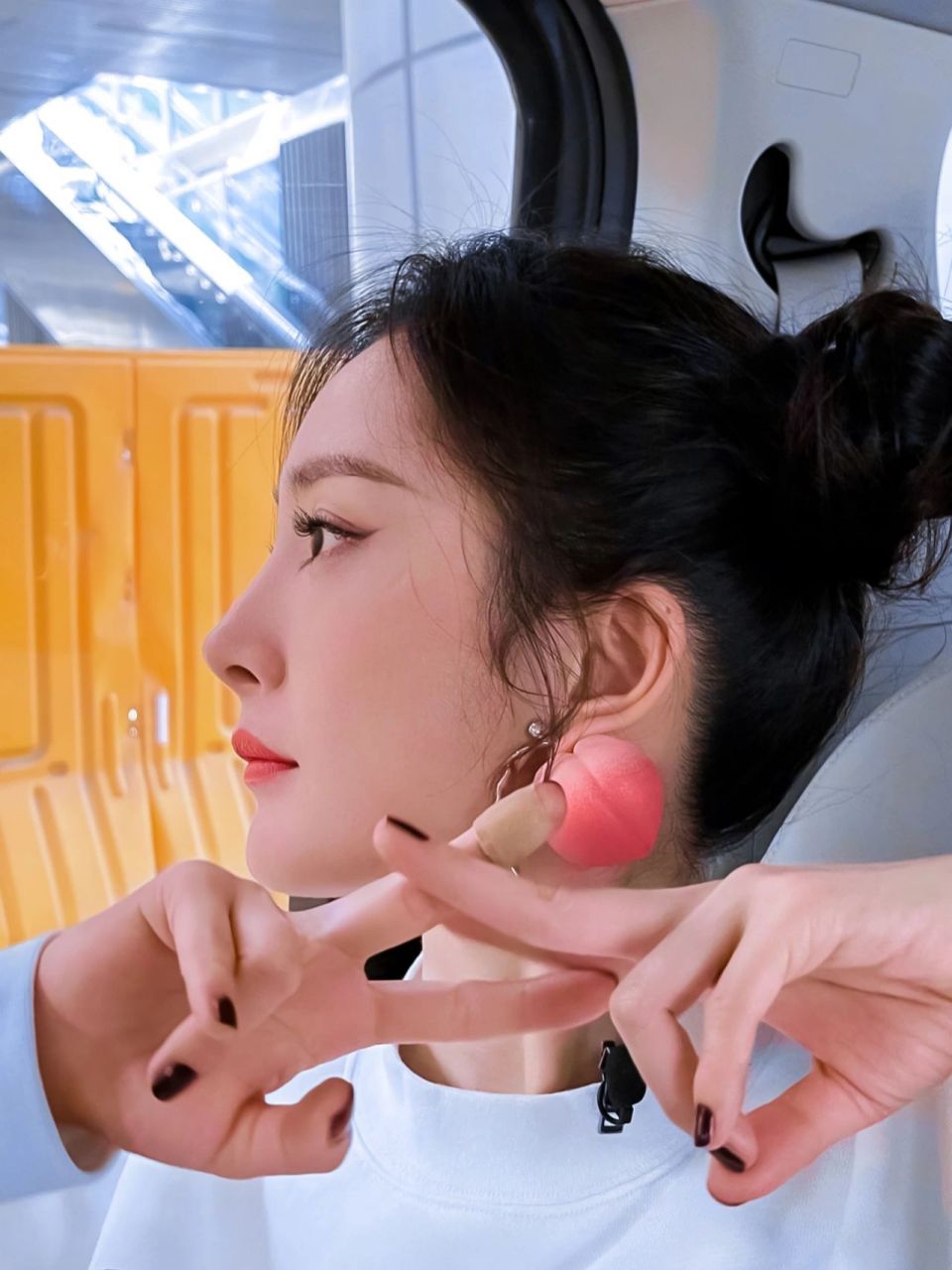 杨幂霸气丸子头,让人惊叹不已!