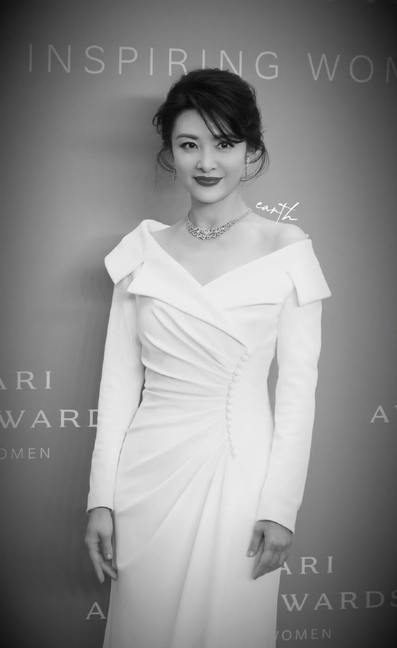 周涛,传说中标准的大牡丹脸! 大国之风,气场气质都绝了