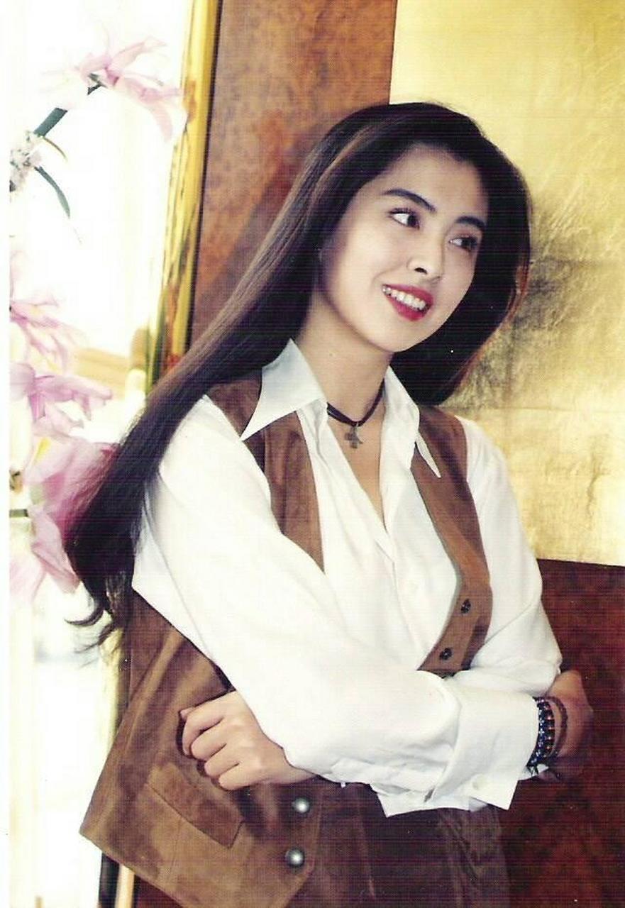 90年代初期,日本著名清酒品牌富久娘邀请到了当时红极一时的王祖贤