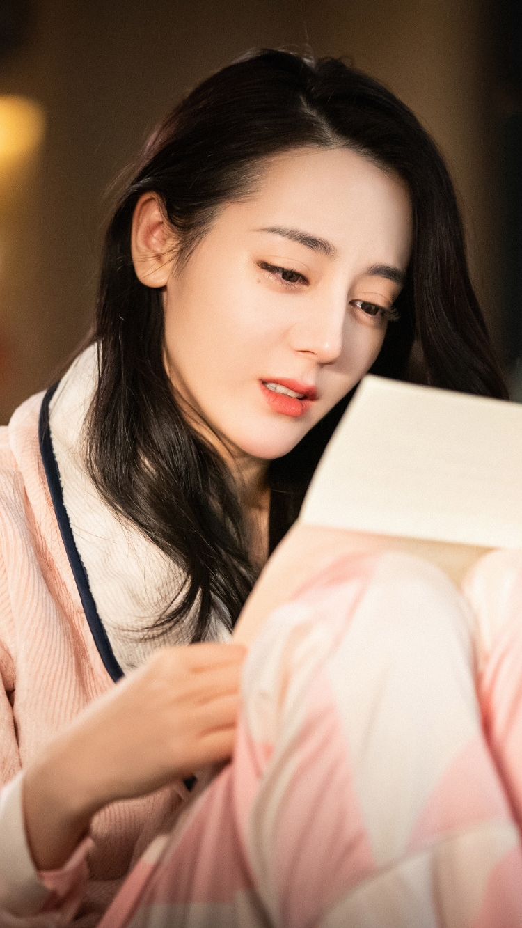 《你是我的荣耀》迪丽热巴壁纸纯分享,这五官妥妥的建模脸!