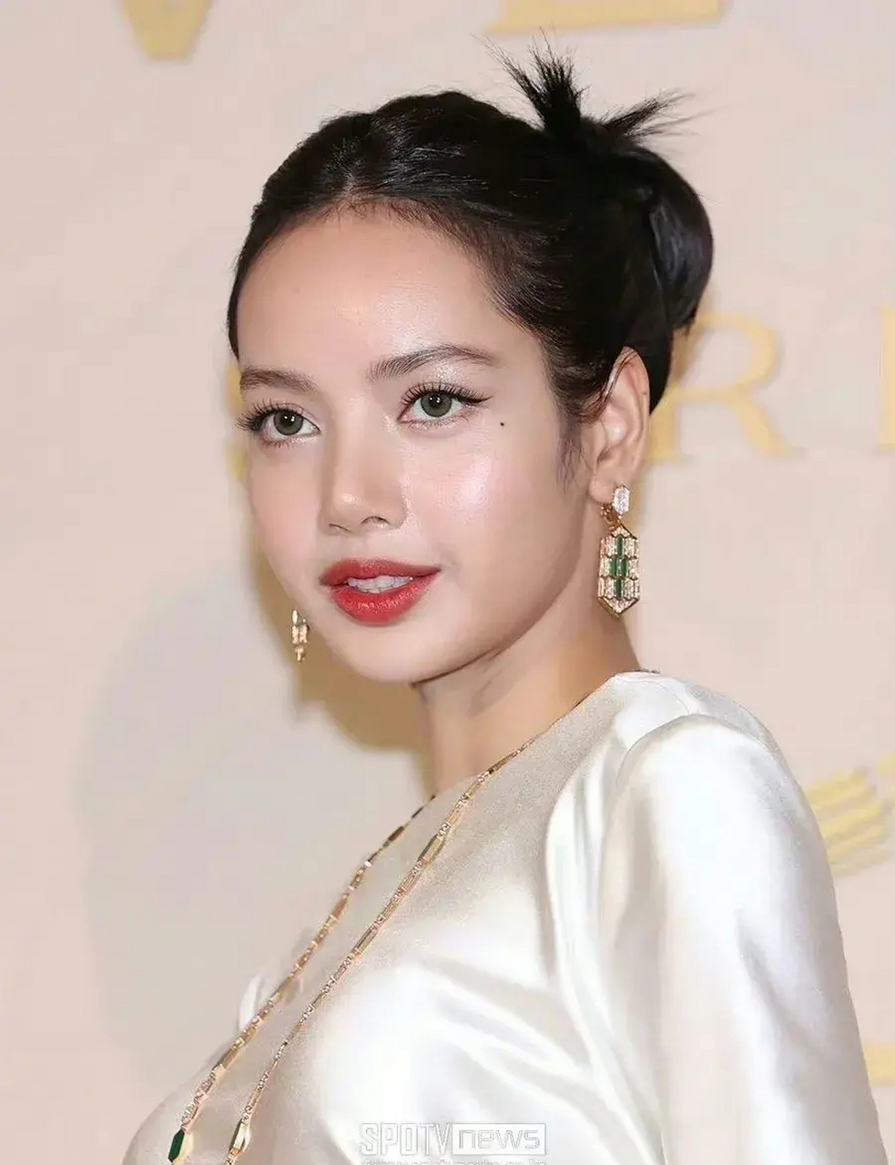 没刘海的lisa瞬间变了一个人,这是翻车还是刷新眼球!