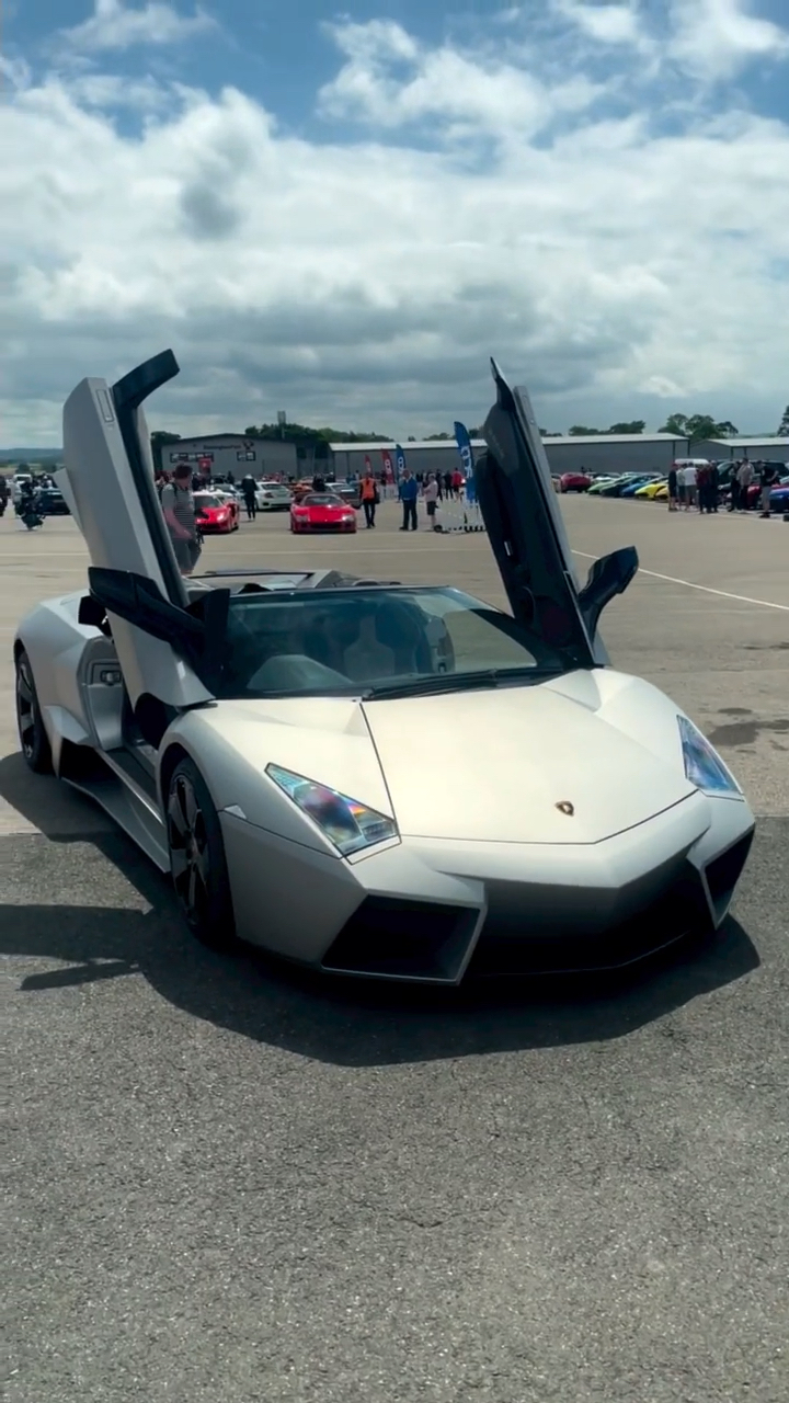 经典永不过时猛禽超跑兰博基尼雷文顿