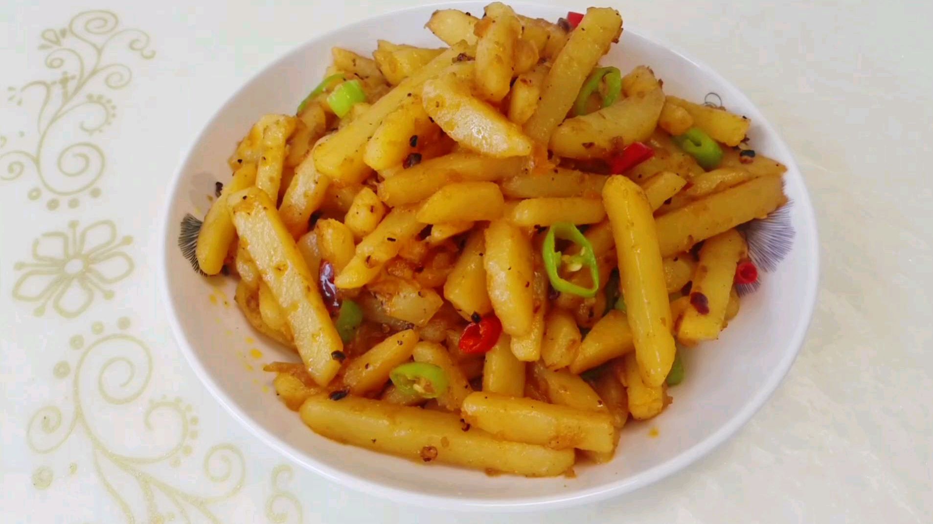 美食土豆的做法炒土豆条香辣美味好吃