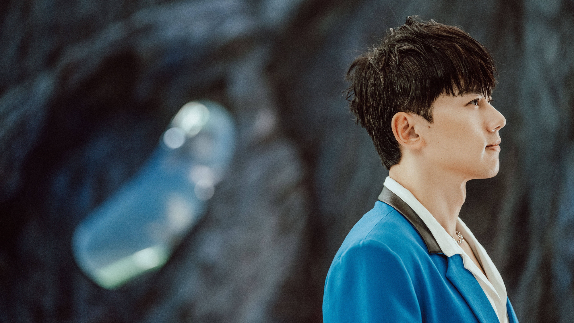 歌手张杰,天籁之音,感心动耳,来看舞台照和写真照吧