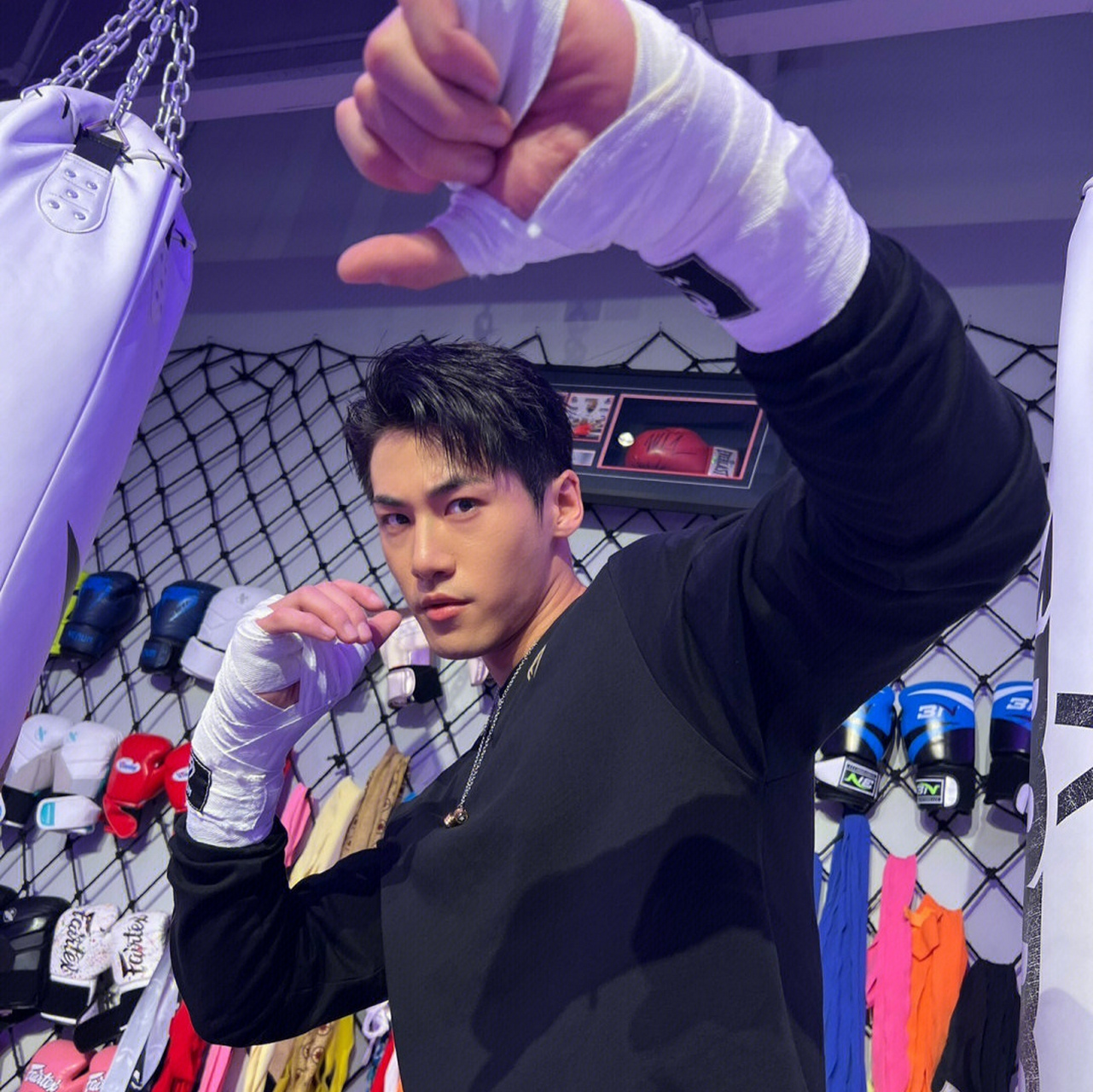 准备好迎接我的拳头了吗?#帅哥# #拳击