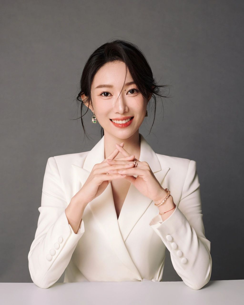 职业照姿势教学|||尽力了尽力了——拿走不谢 #职业形象照[话题]# @瞳