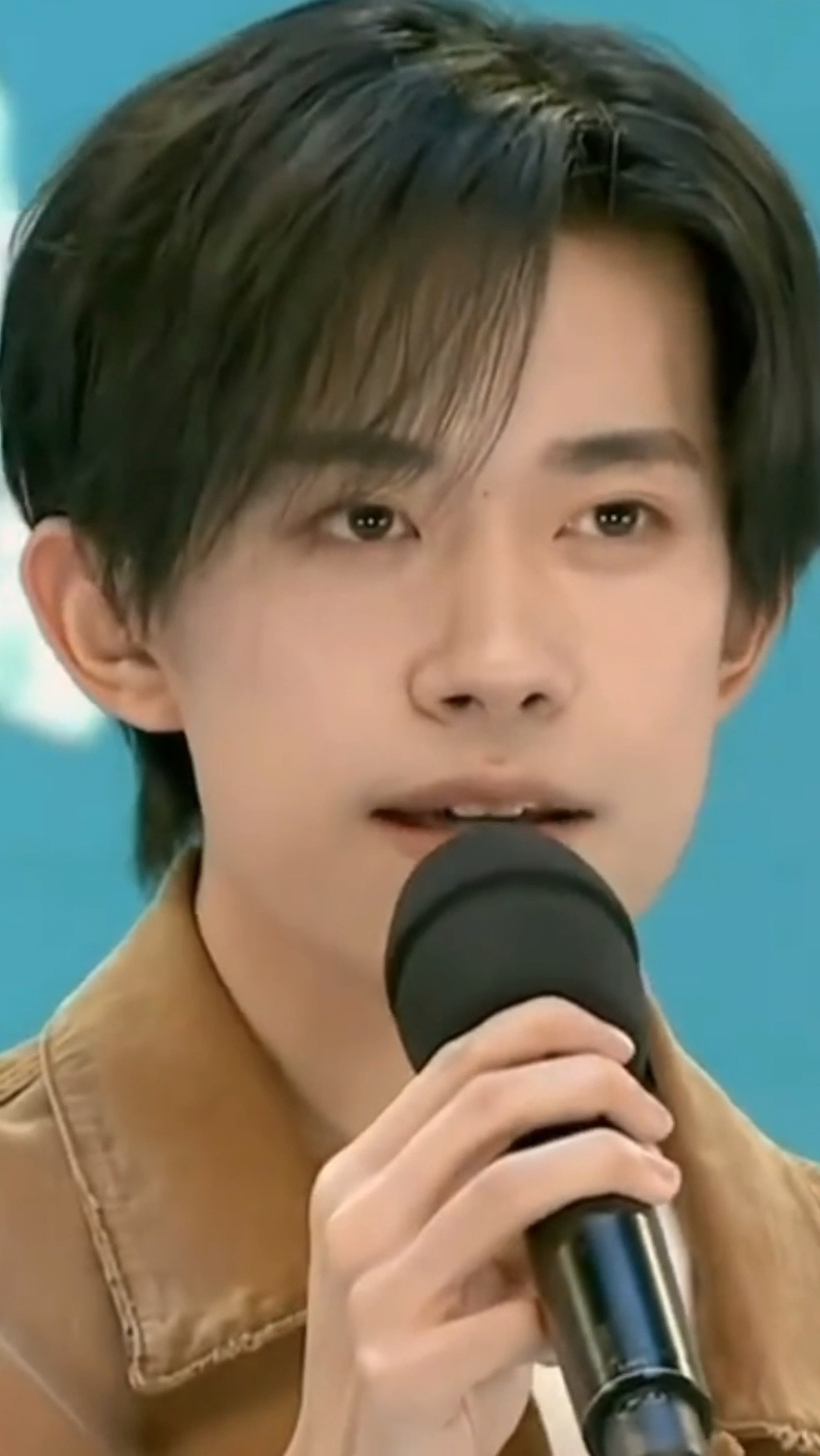 易烊千玺这眉间痣也太温柔了!