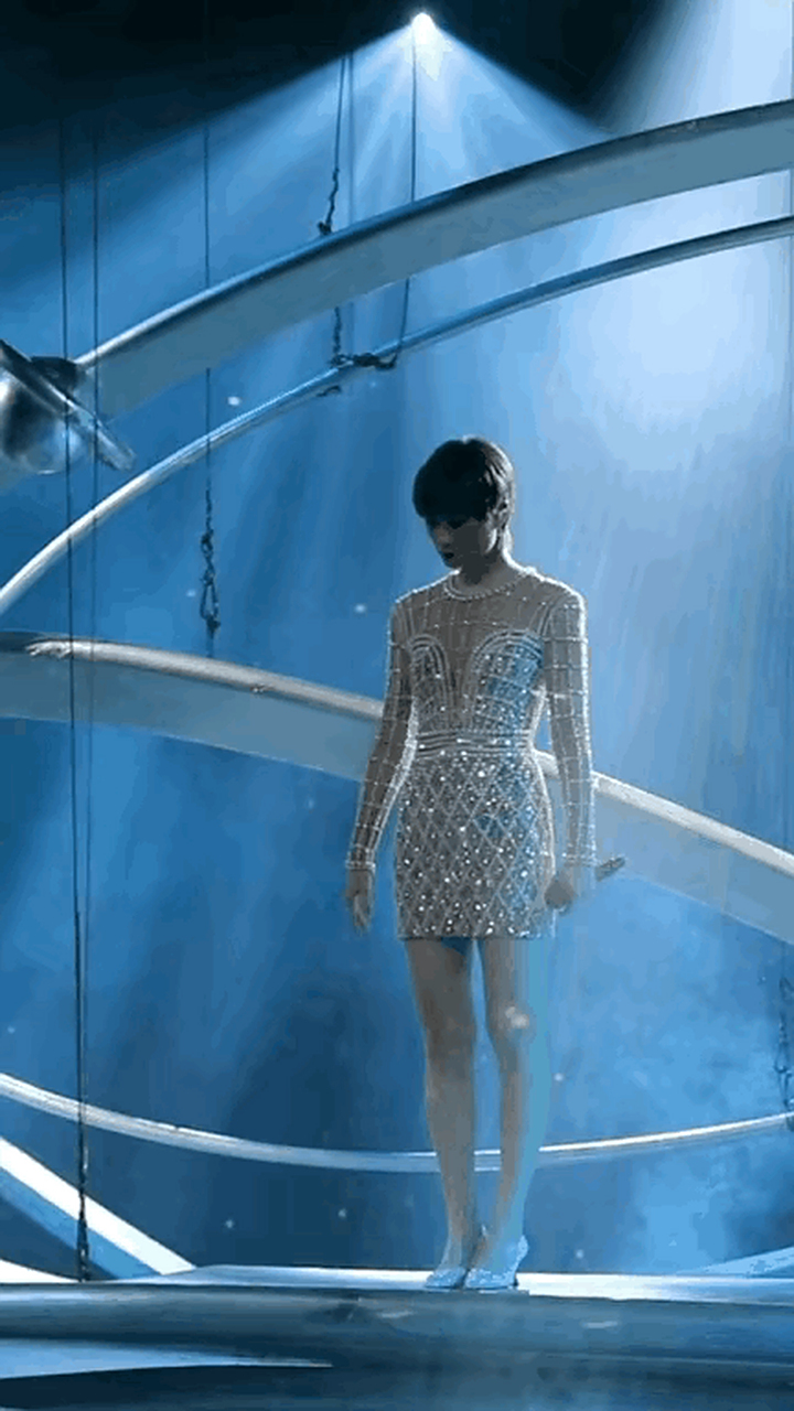 李宇春终于换上了女装,颠覆了我的想象,一个字美.