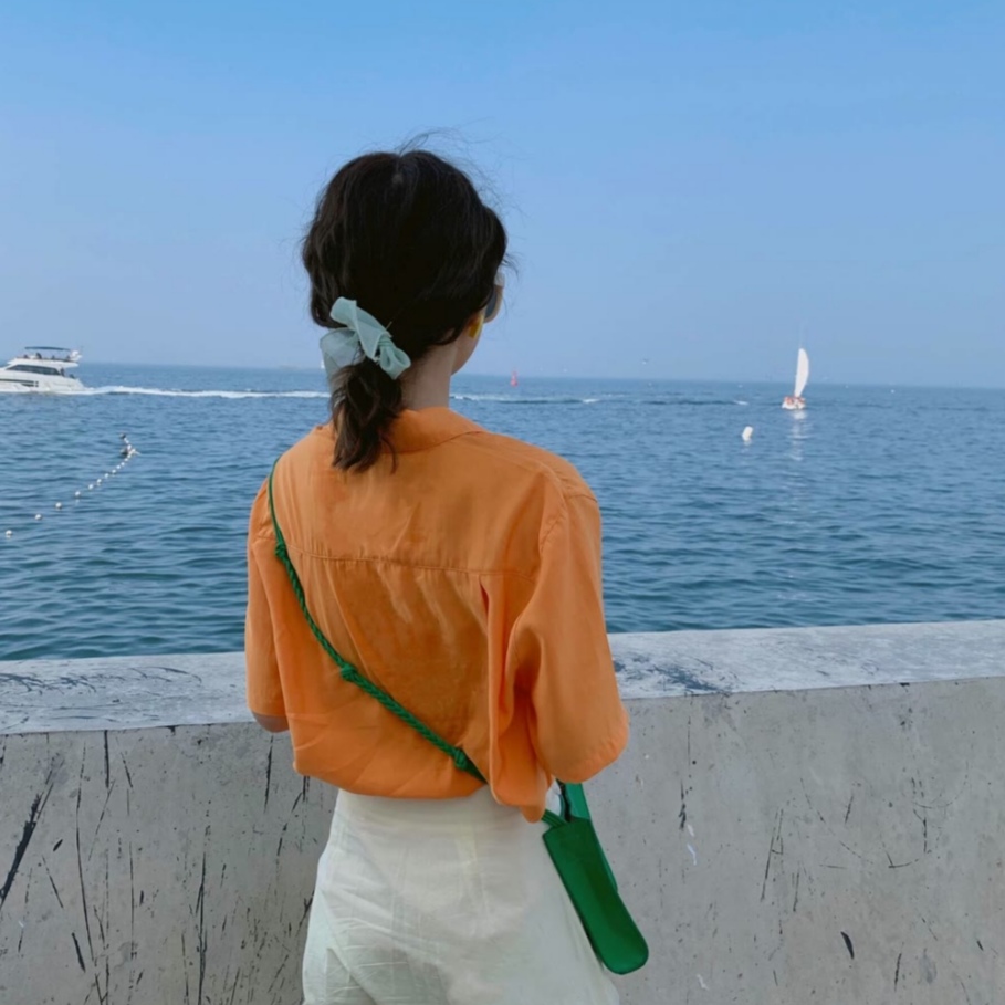 治愈系甜美女生背影头像