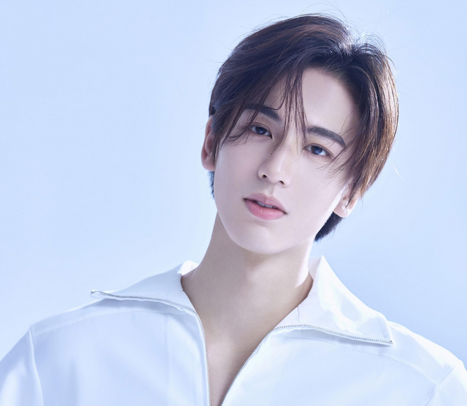 张凌赫为什么一出道就演男主 为什么说张凌赫是太子?_唯热网