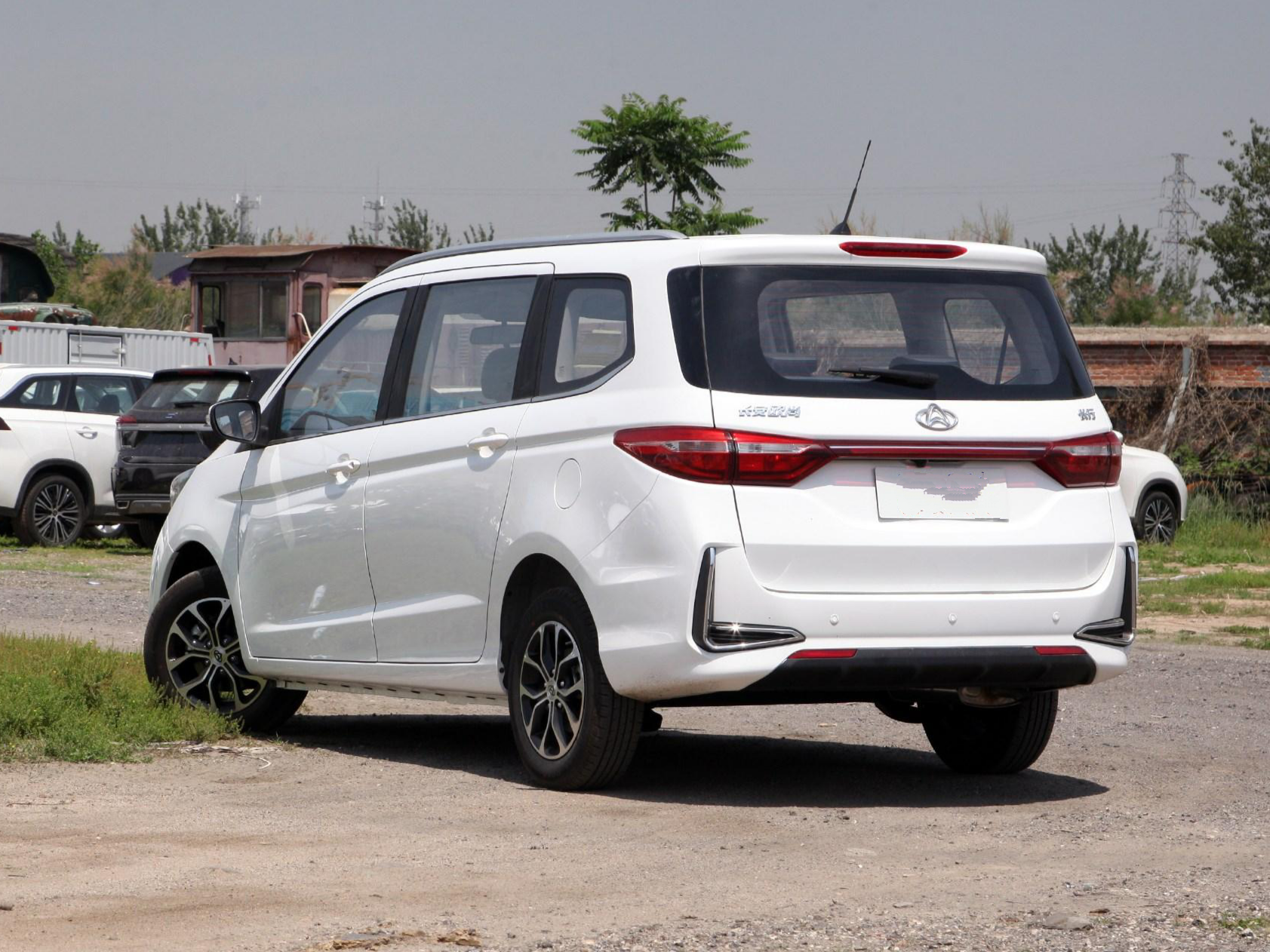 被埋没的国产7座mpv,比五菱宏光颜值高,售5.99万