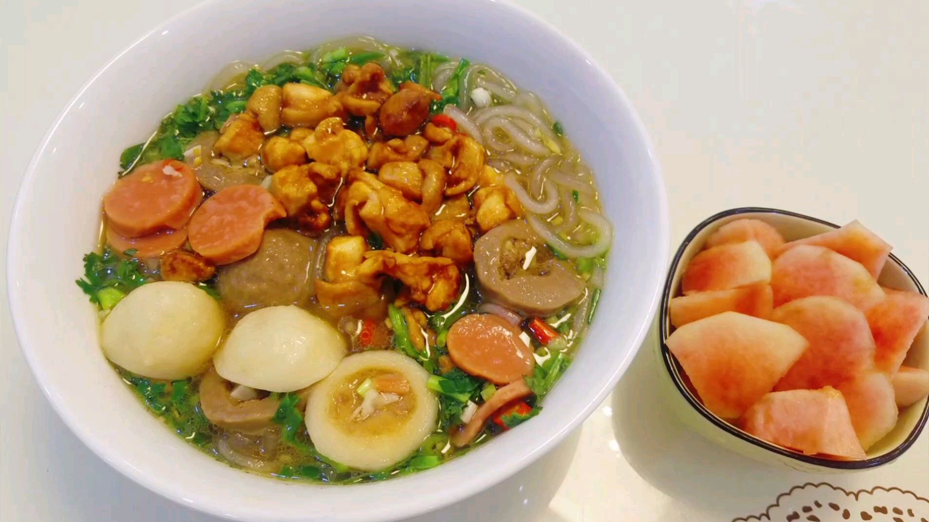 鸡肉火锅丸子煮土豆粉新吃法
