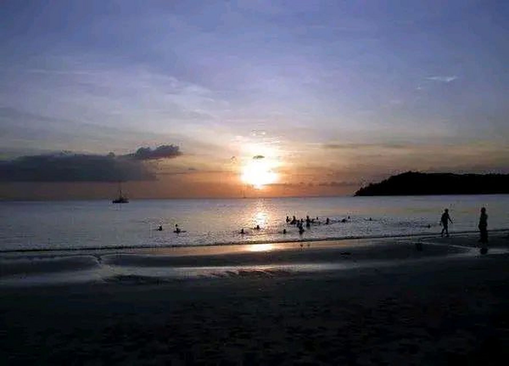 澳门半岛氹仔路环黑沙海滩狂奔暴走观日出,沉浸式的模样.