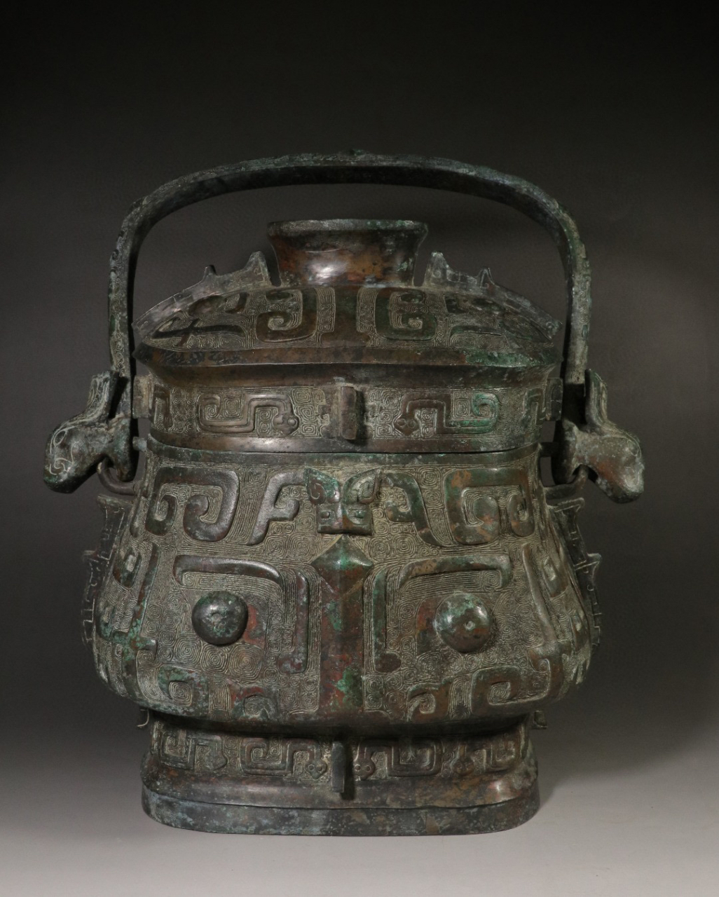 旧藏  青铜器兽面纹饰提梁卣 尺寸:高38.