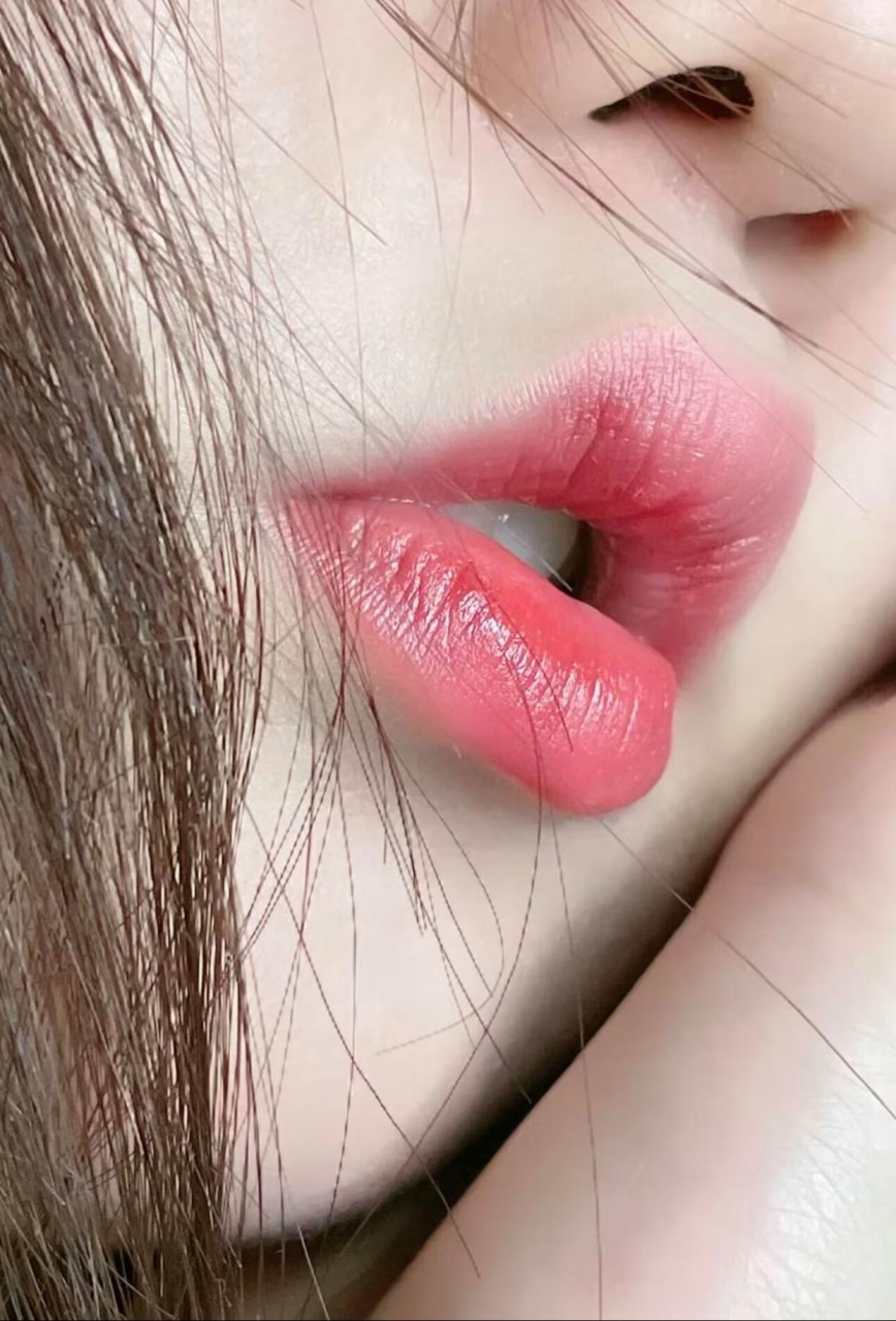 这么性感的小嘴唇,你有什么想法?