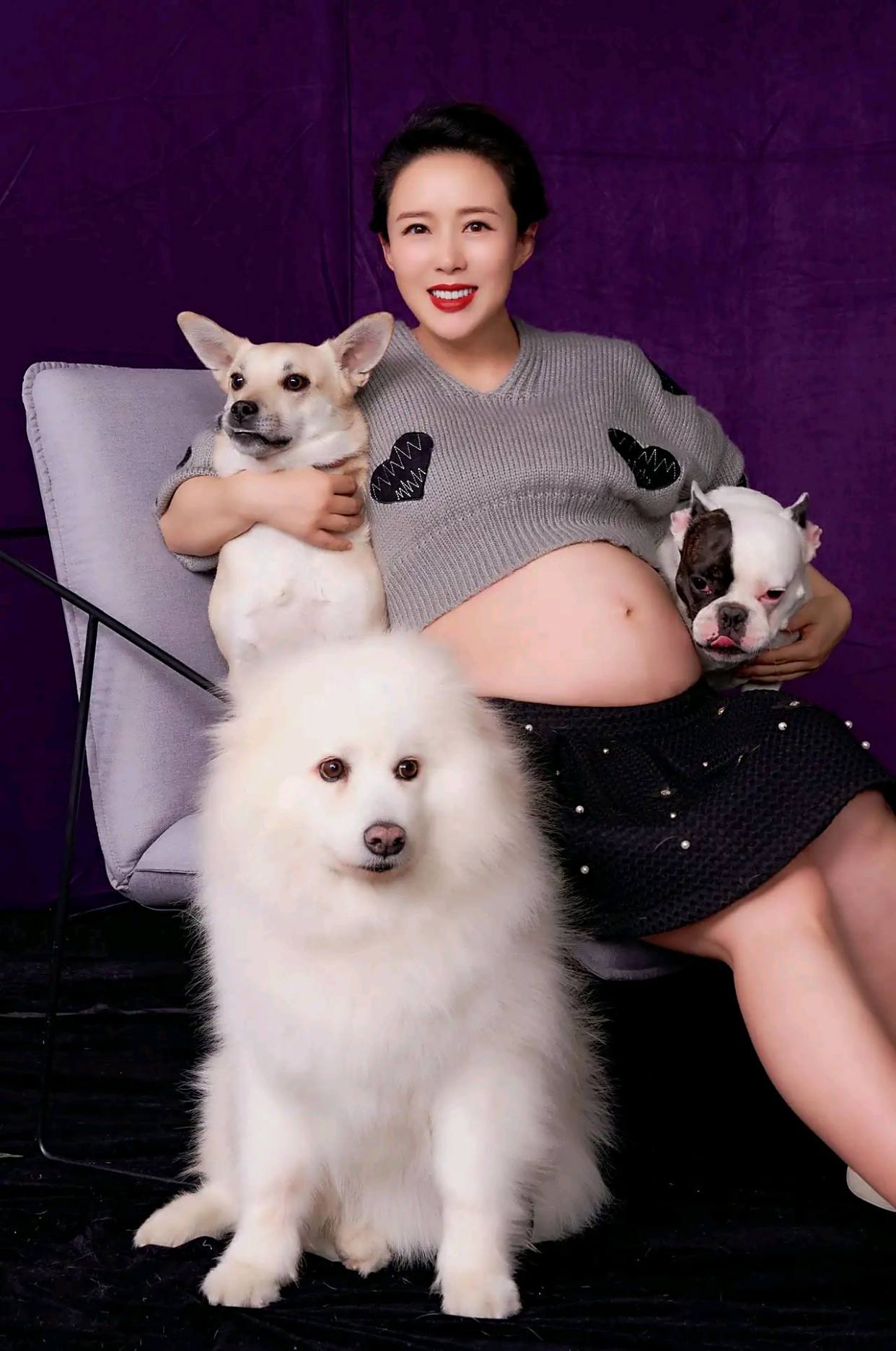 颜丹晨怀孕照依然性感迷人