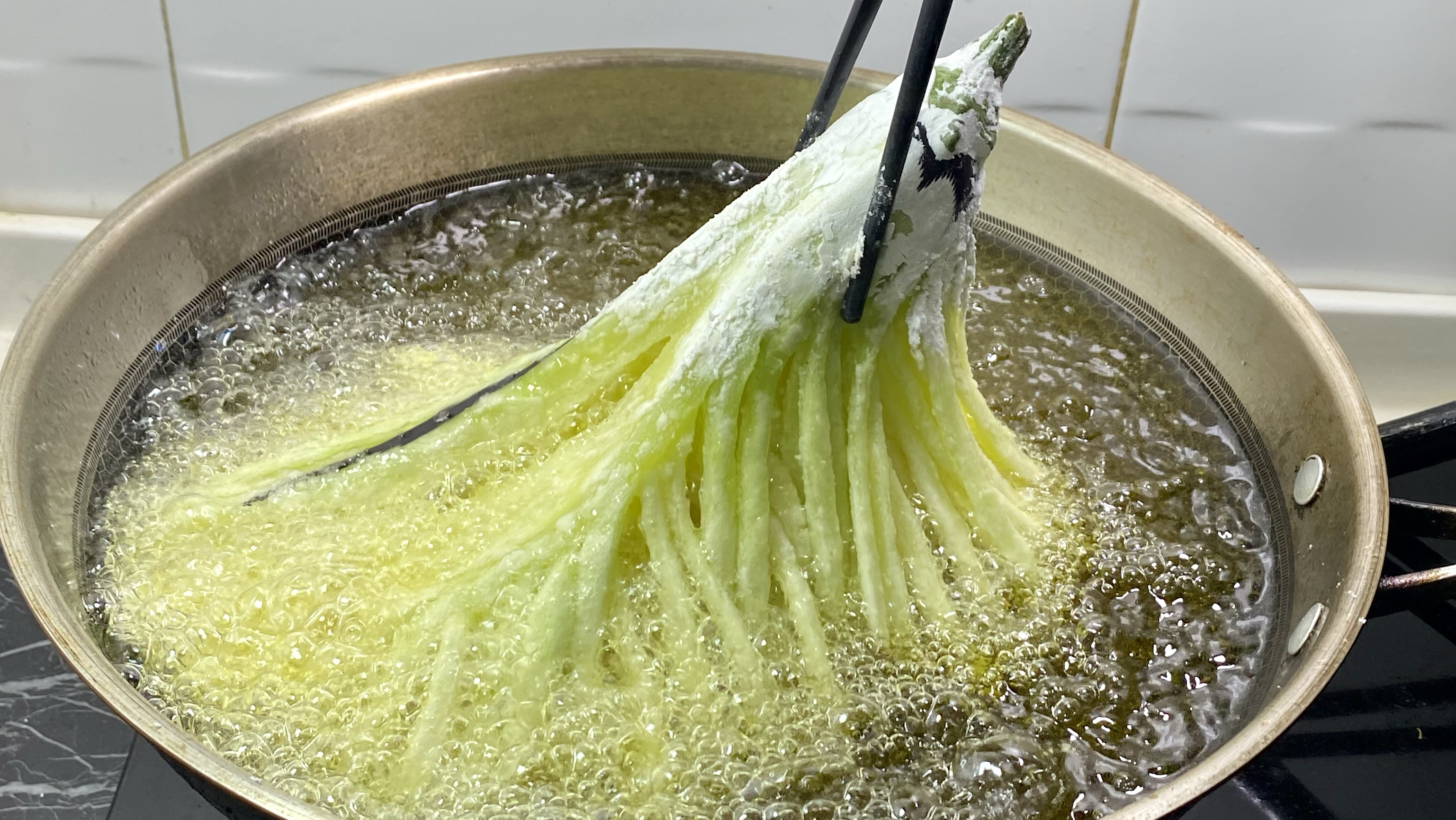有家餐厅把这个茄子做成了招牌菜,成本2块售价48,吃过的都说好