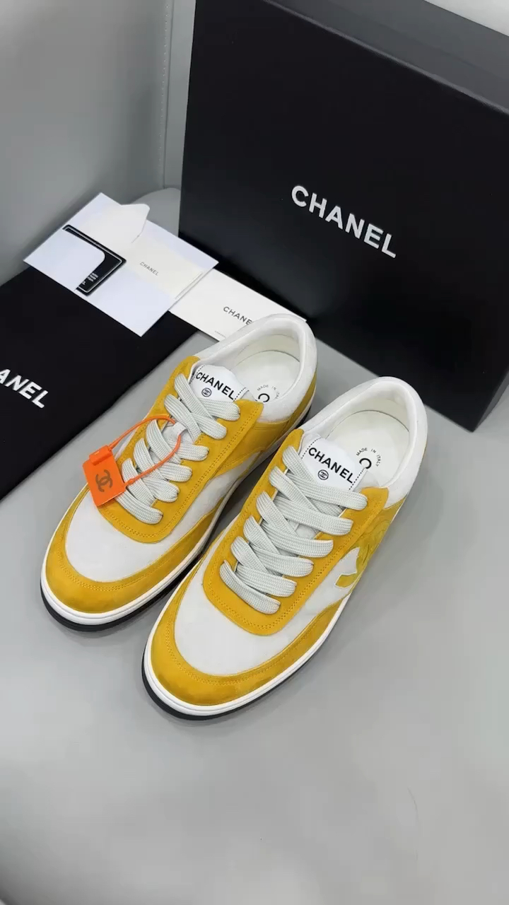 香奈儿新款休闲板鞋,拼接色时尚大方-度小视