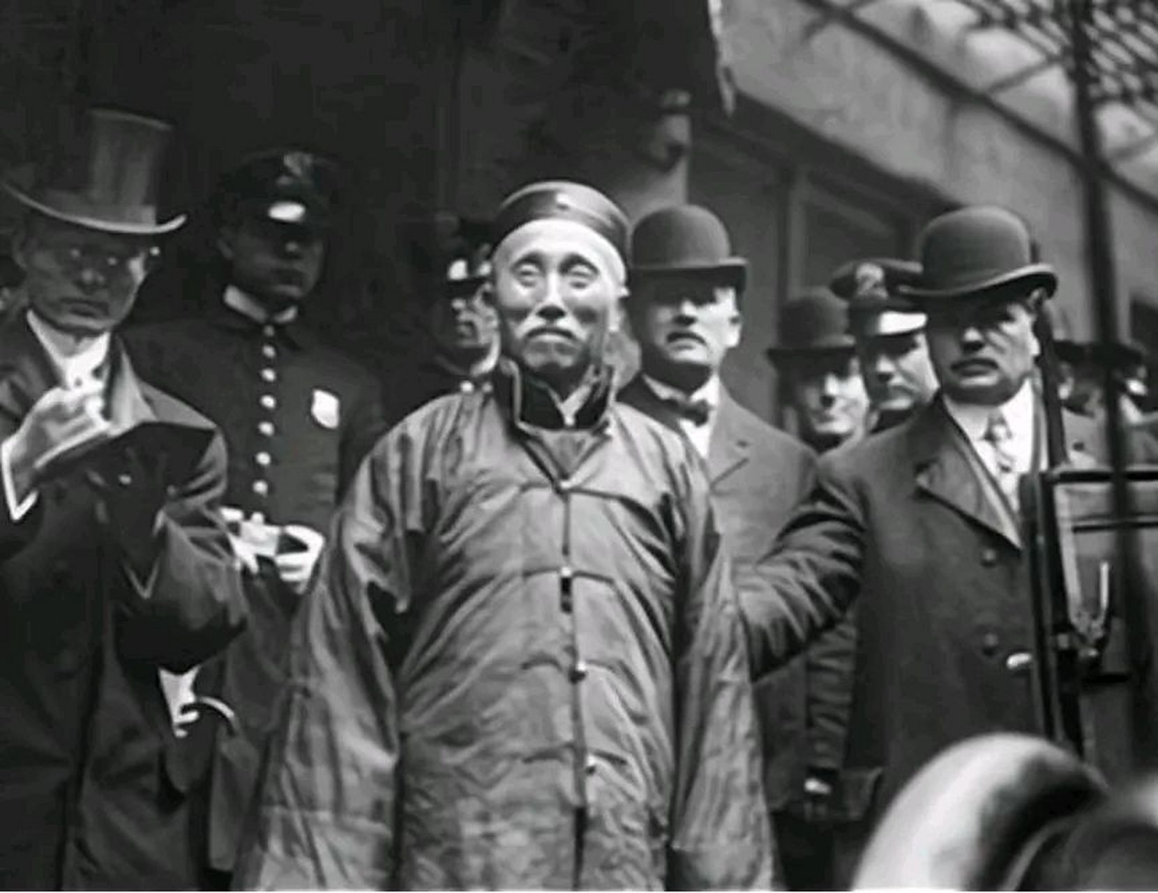 清朝外交官许世英:应邀看脱衣舞,记者问其感受,他的回答很机智.