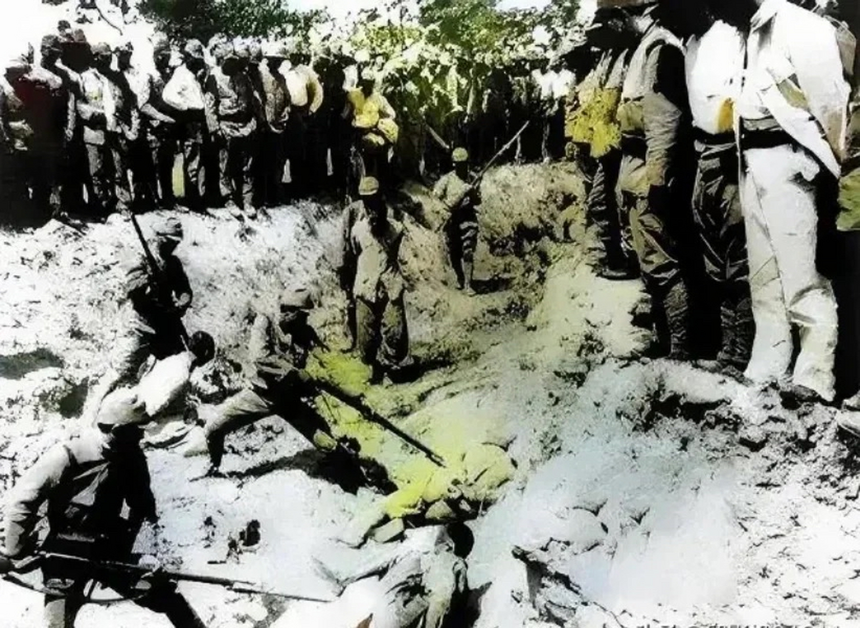 这张历史旧照片记录了日本侵华时期的残忍罪行,令人心惊肉跳.